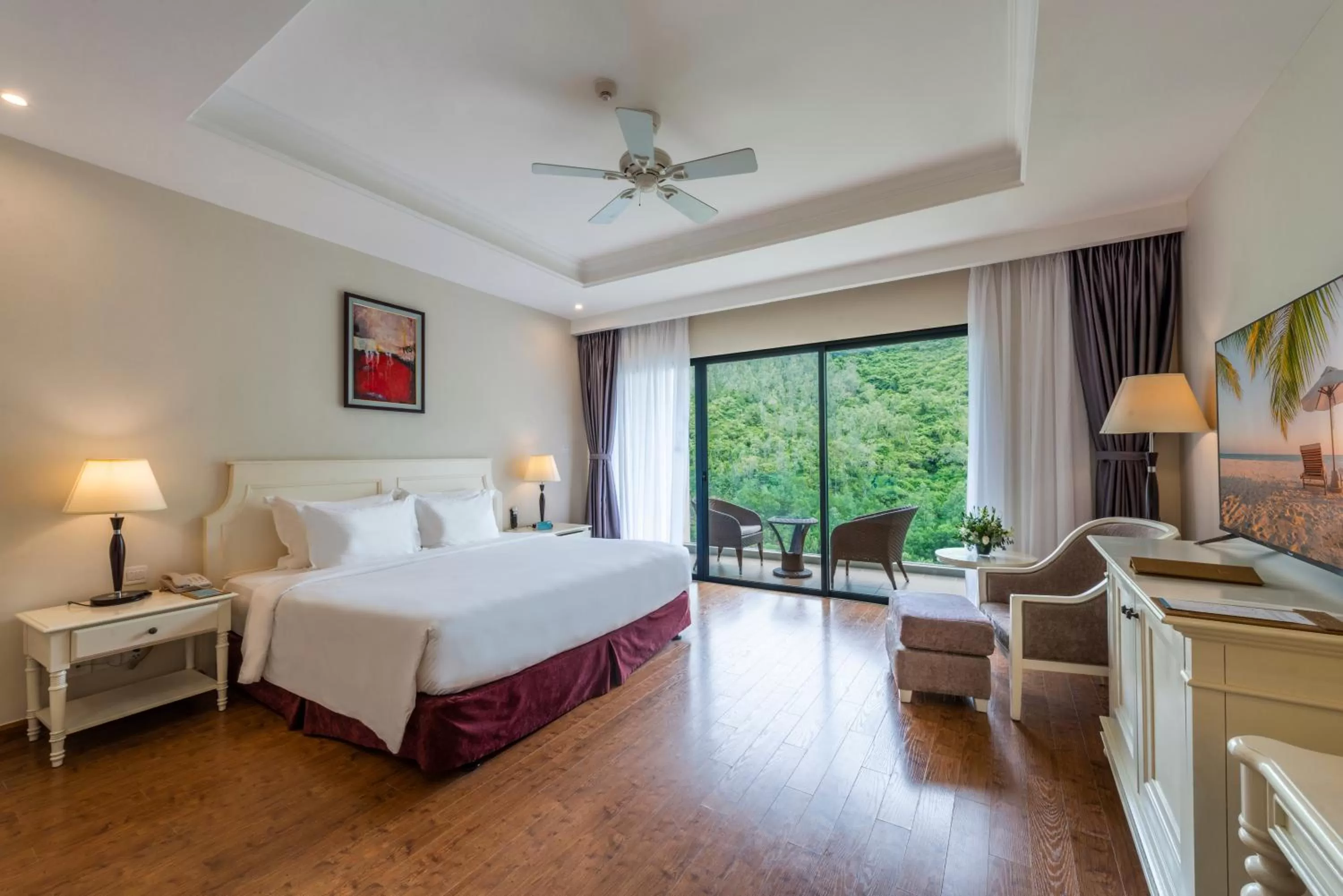 Deluxe King Bed - VinWonders Park Access in Vinpearl Resort & Spa Nha Trang Bay