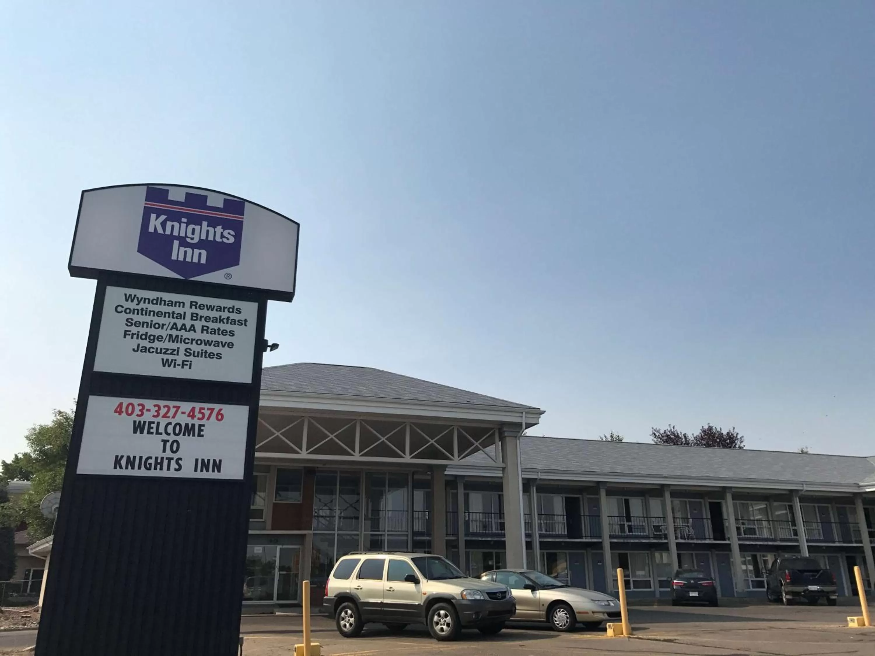 Property building in Knights Inn Lethbridge