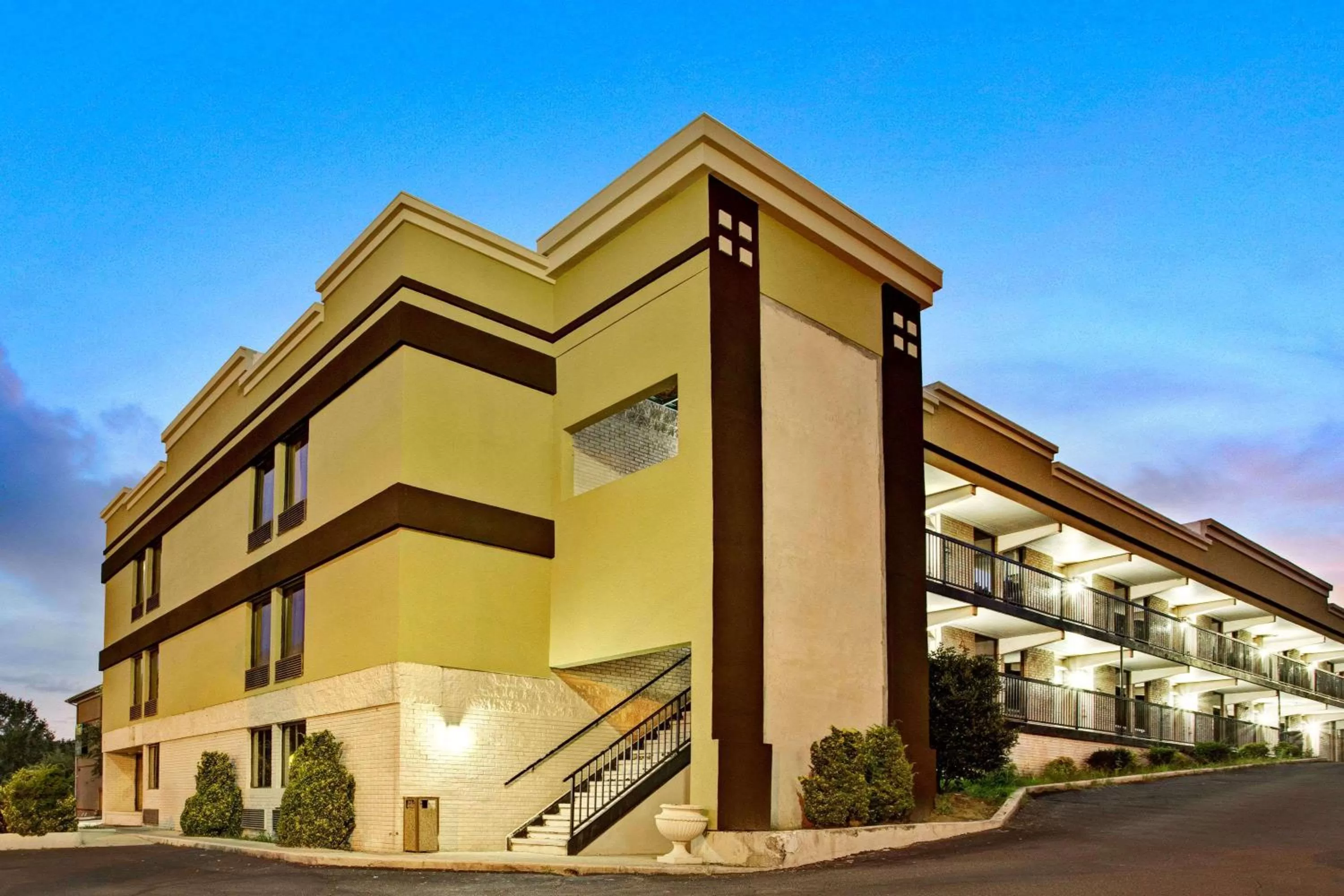 Super 8 by Wyndham Raleigh Downtown