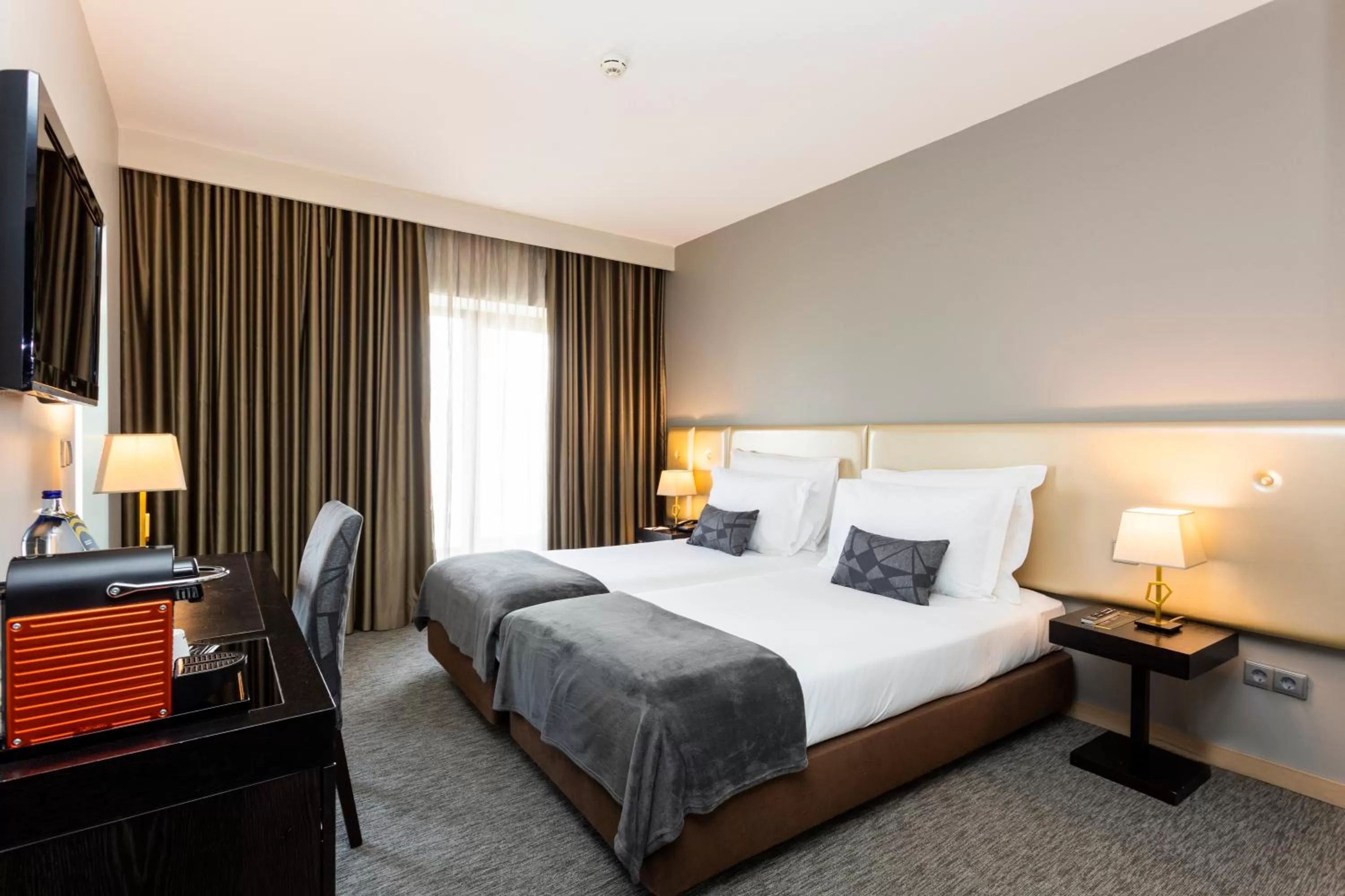 Superior Twin Room in Czar Lisbon Hotel