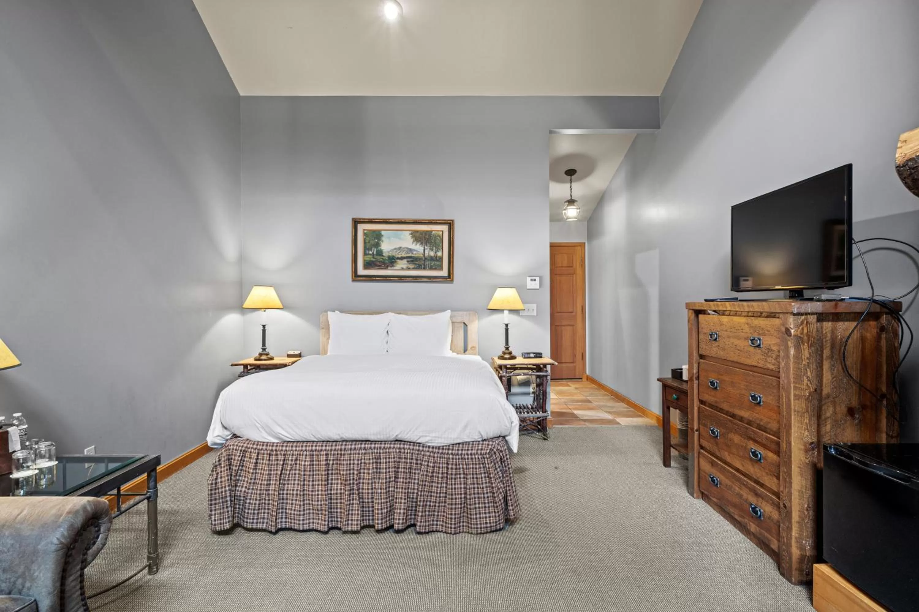 Cabin with Queen Bed and River View in Weasku Inn