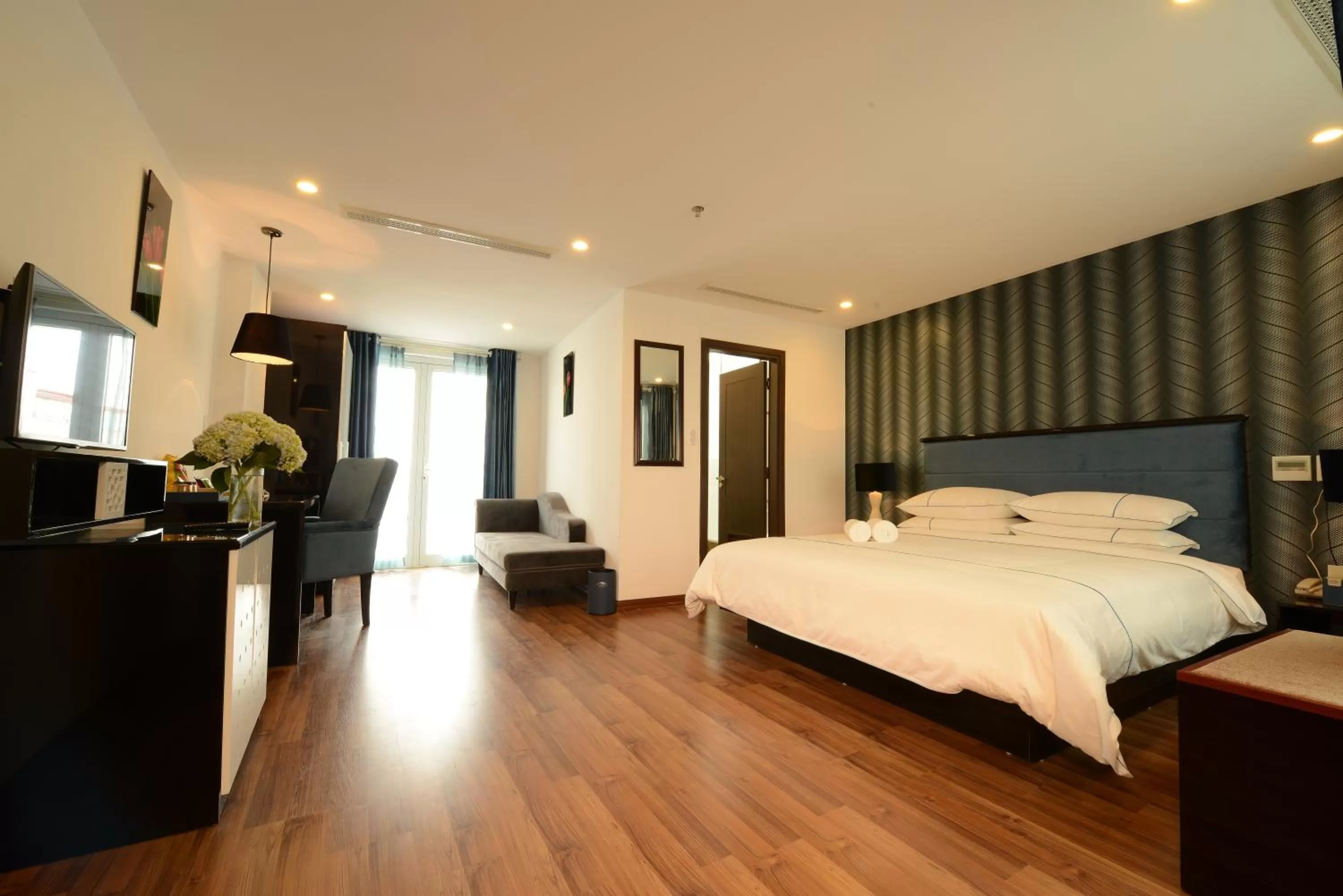 Suite Balcony in Hanoi Emerald Waters Hotel & Spa