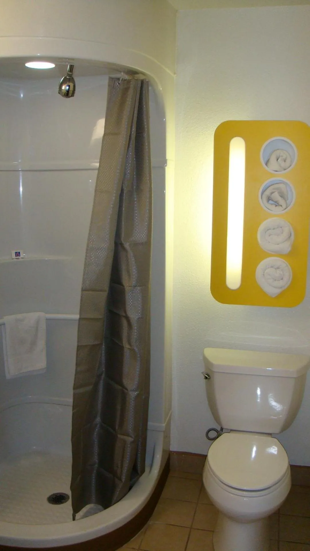 Quadruple Room - Smoking in Motel 6-Oroville, CA