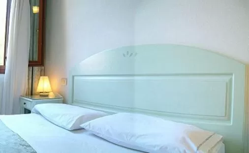 Double Room with Shared Bathroom - Annex in Hotel Adua