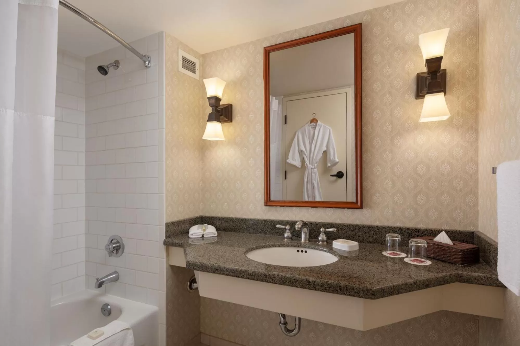 Standard King Room in St. Eugene Golf Resort & Casino