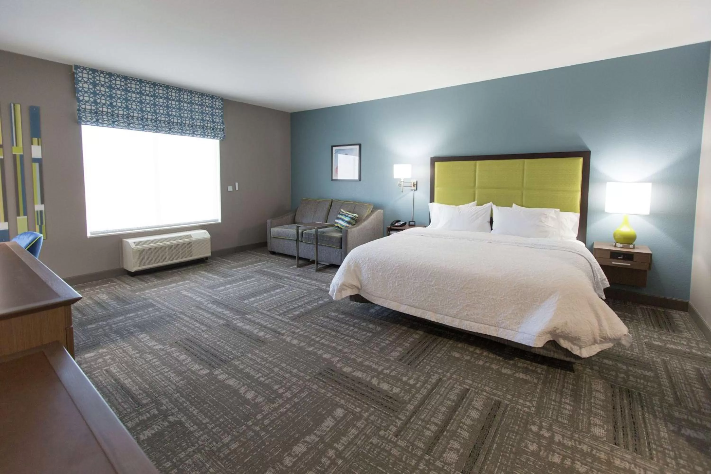 King Room with Sofa Bed - Mobility Accessible in Hampton Inn & Suites Stroud