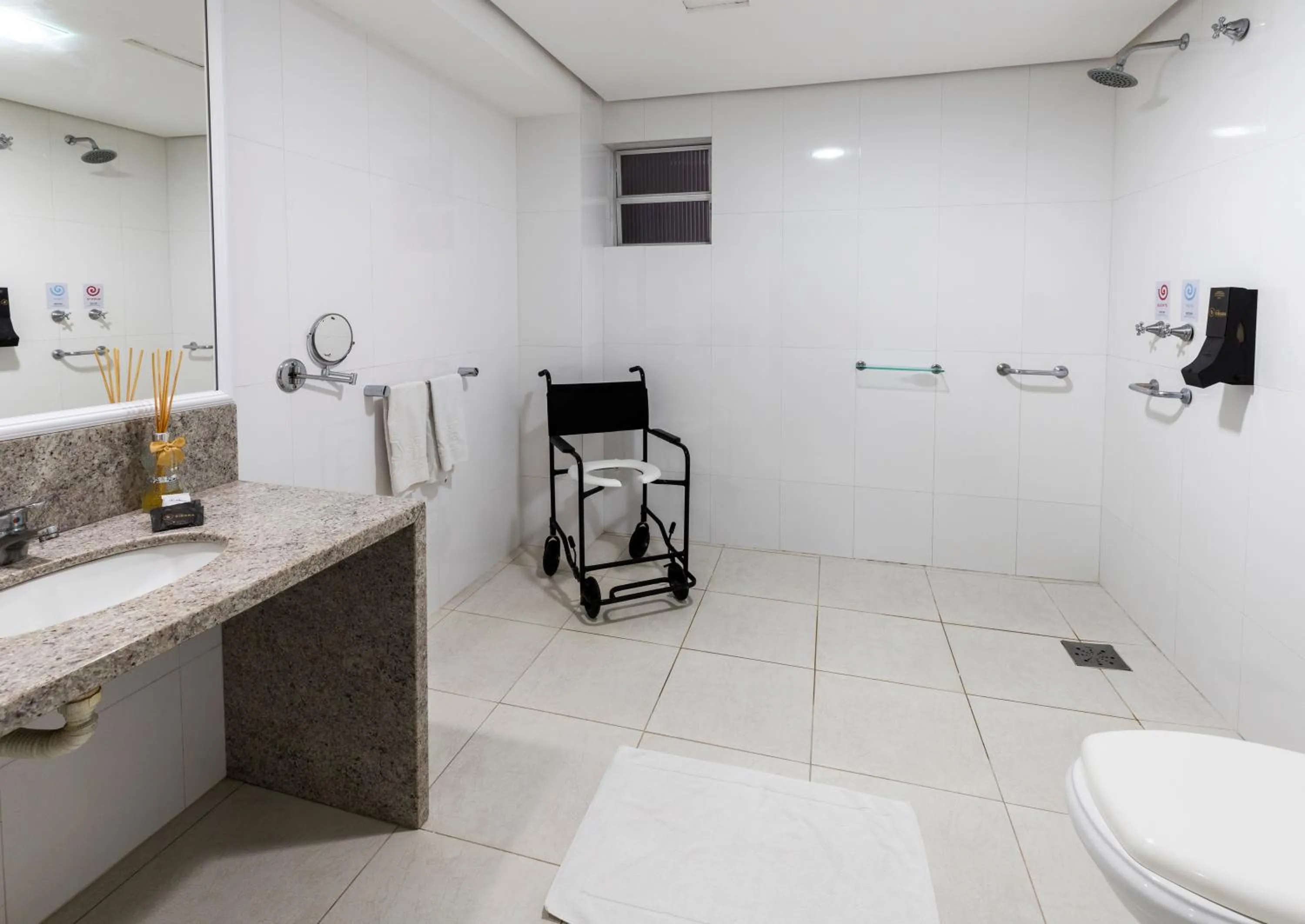 Twin Room - Disability Access in Hotel Sibara SPA & Convenções