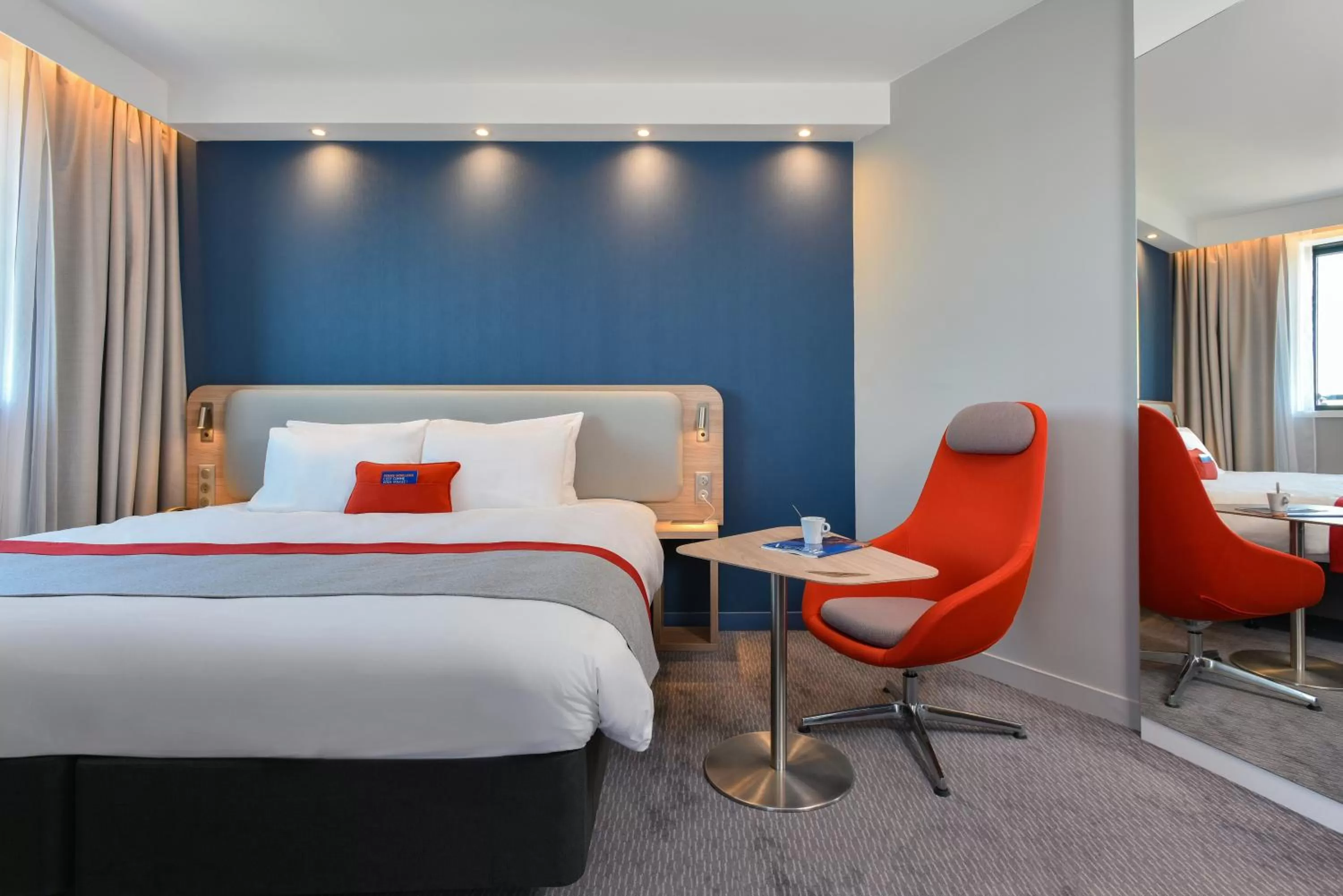 Standard Queen Room - Accessible with Free Breakfast in Holiday Inn Express - Rouen Centre - Rive Gauche by IHG