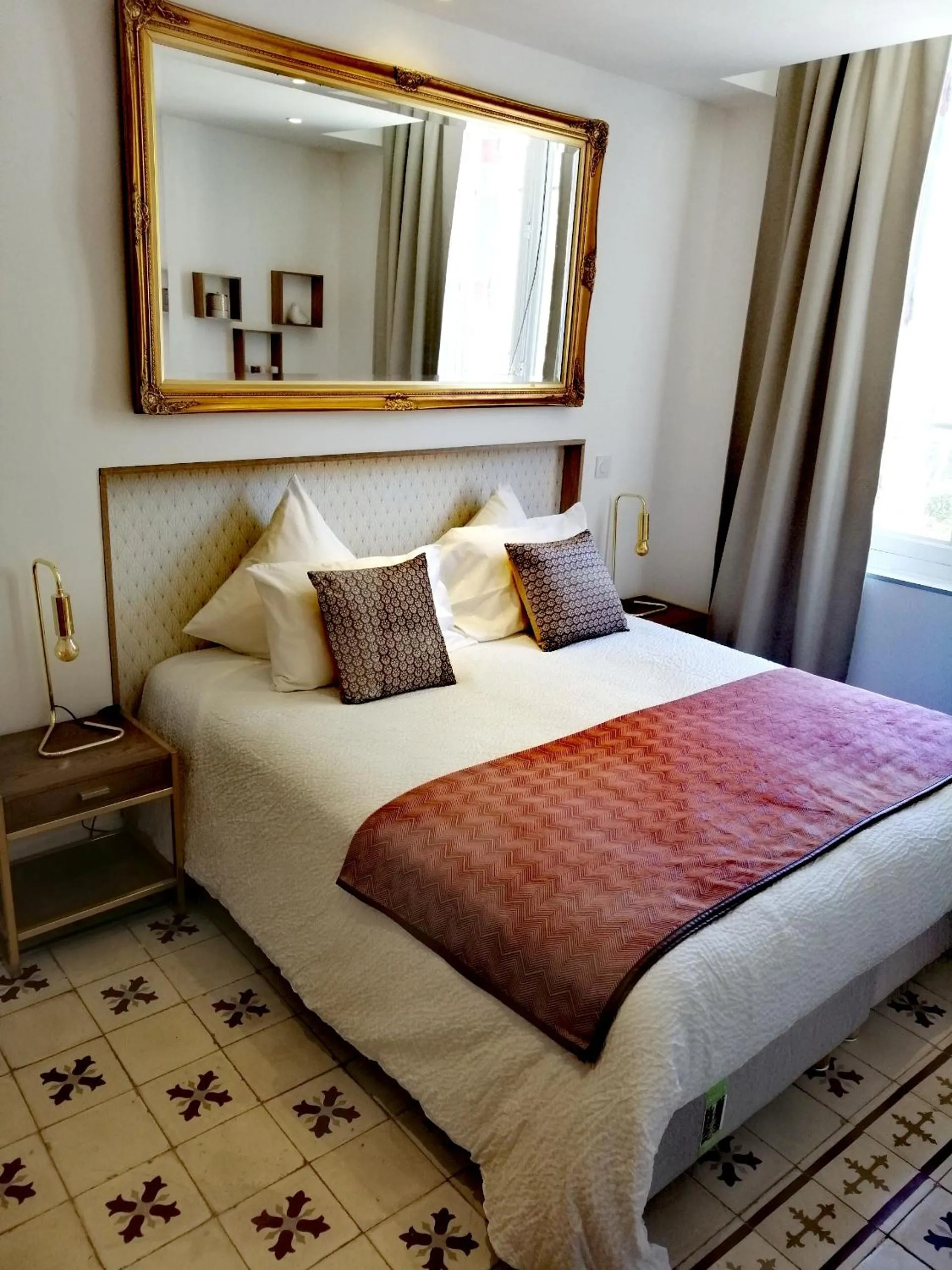 One-Bedroom Suite in La Maison Grivolas Appartements et Maison d'hôtes