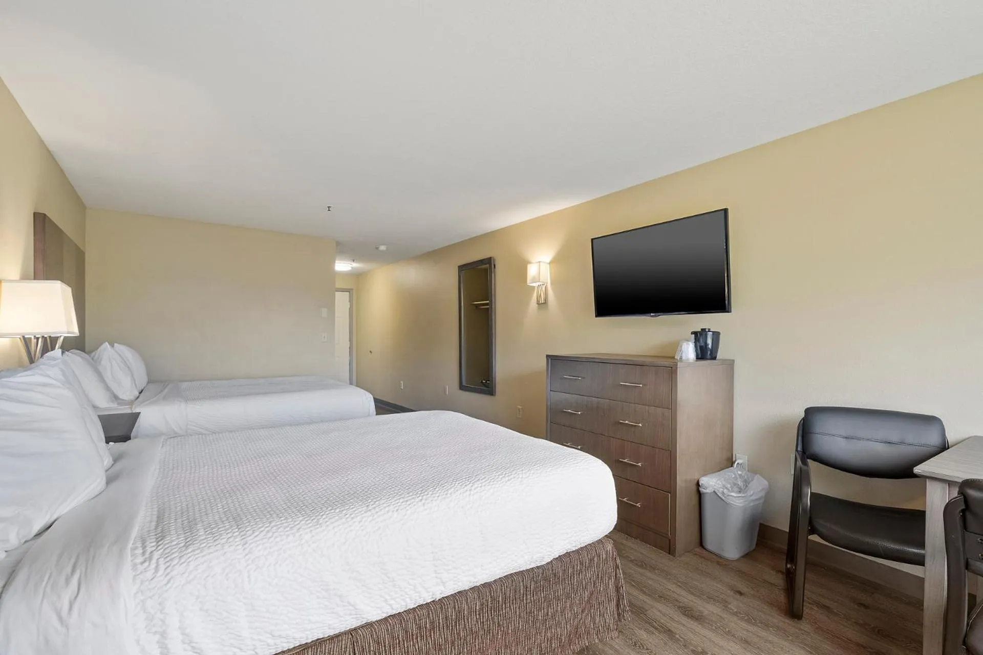 Queen Room -Disability Access - Ocean View in Oceanview Inn at the Arch