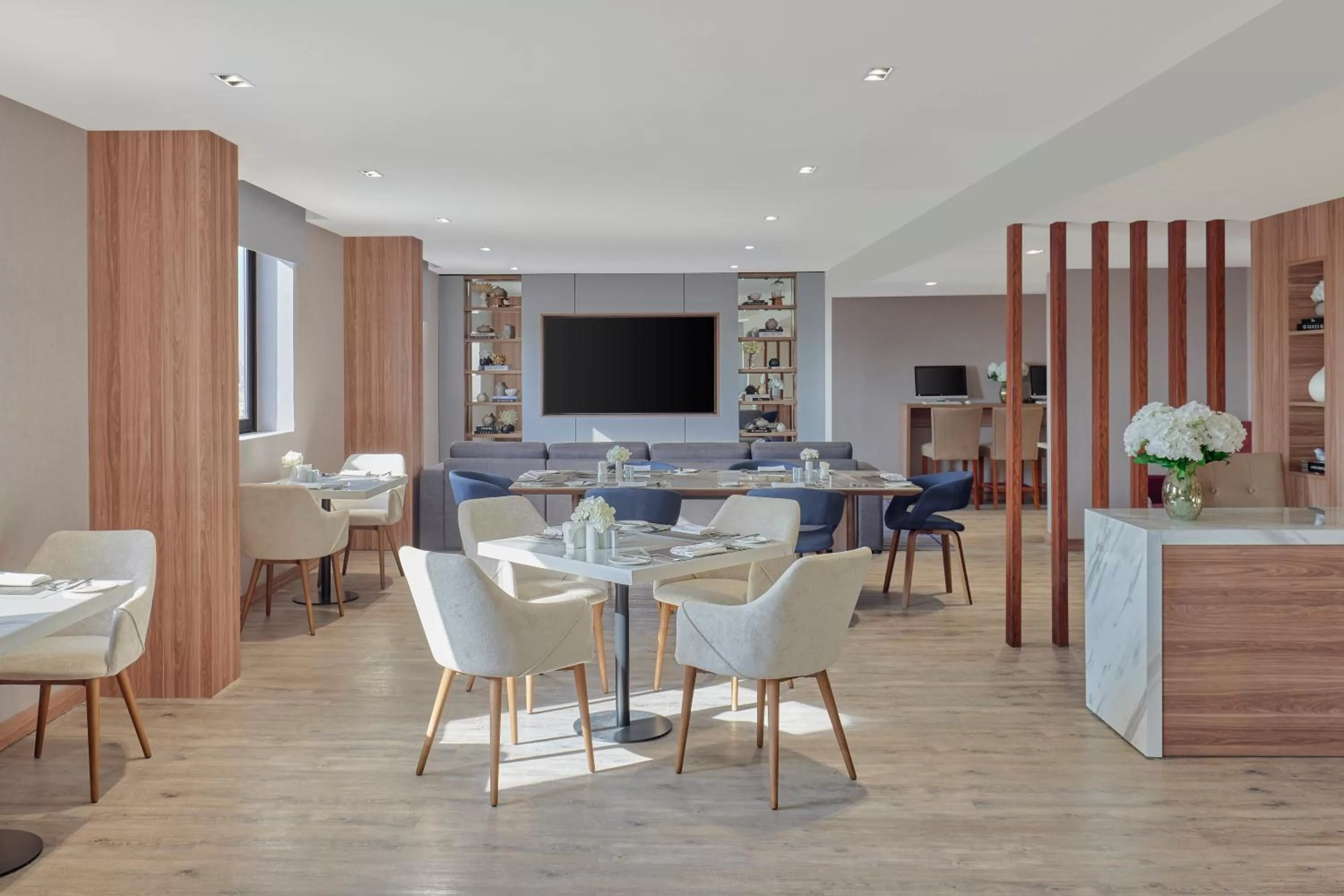 Standard Twin Room with City View - Club Floor in Crowne Plaza Riyadh Palace by IHG