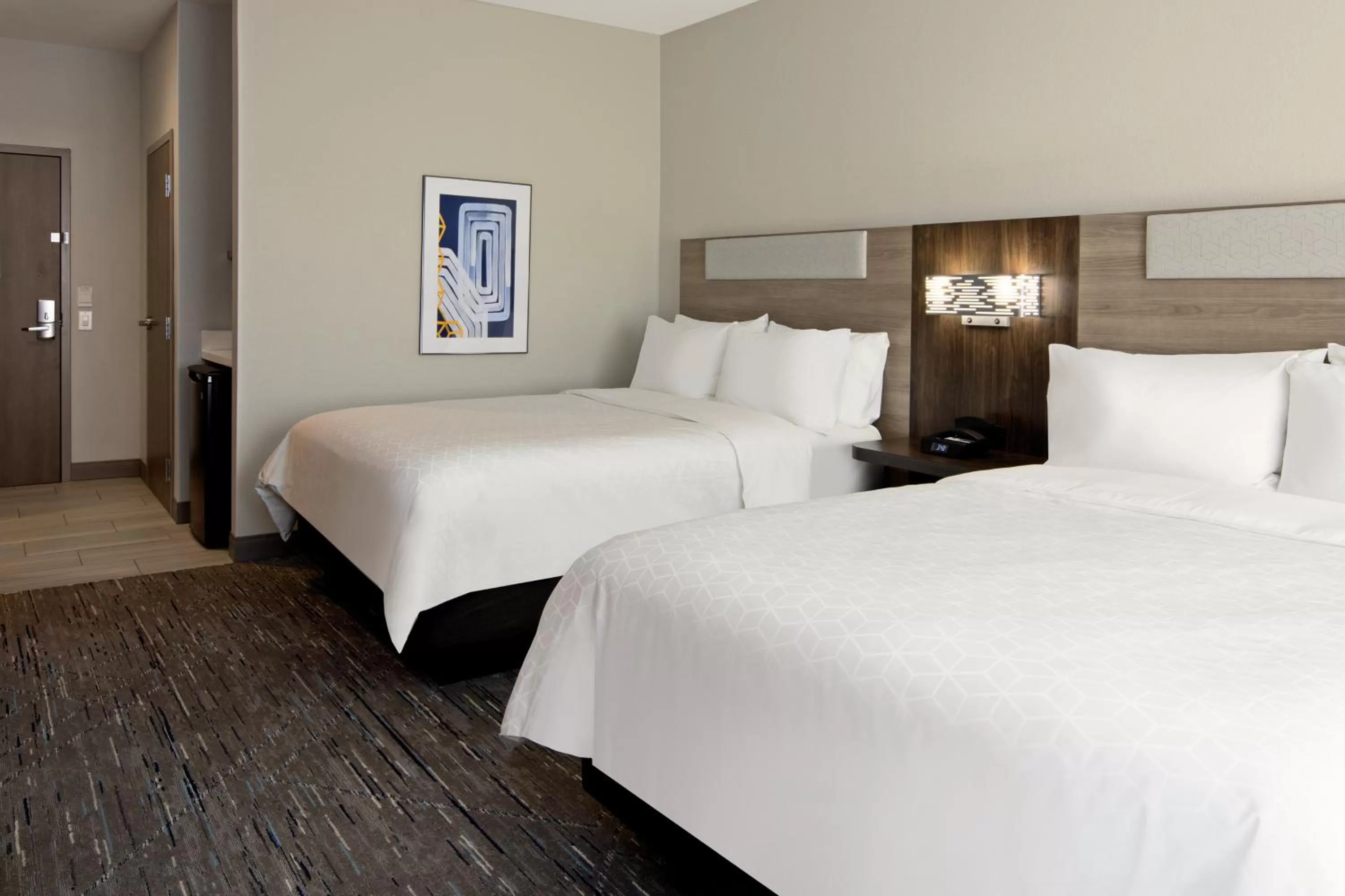 Standard Queen Room with Two Queen Beds and Mobility Accessible Tub in Holiday Inn Express & Suites Palm Desert - Millennium by IHG