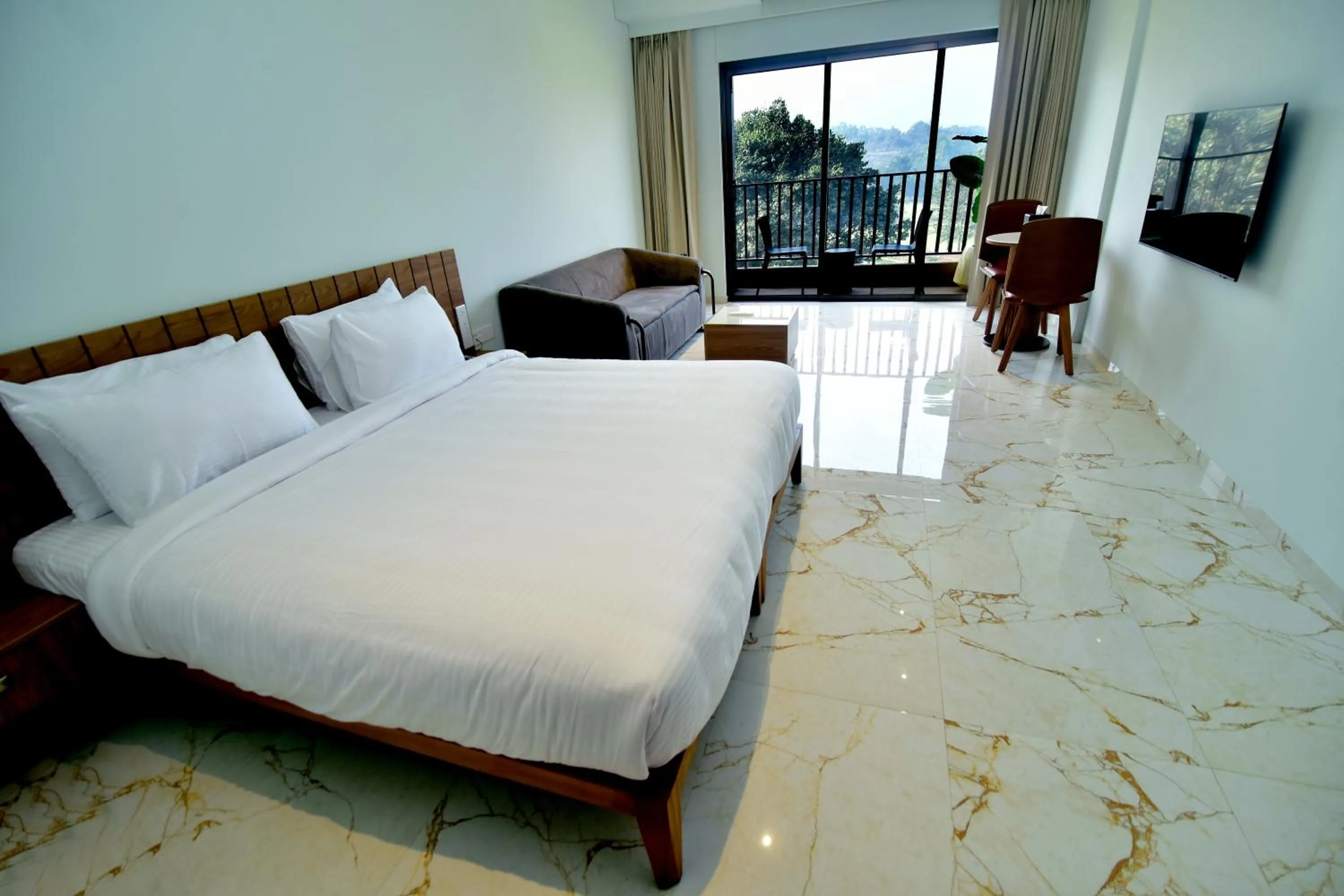 Studio With Golf View, 513 sqft, at Iconic in Oxford Golf Resort