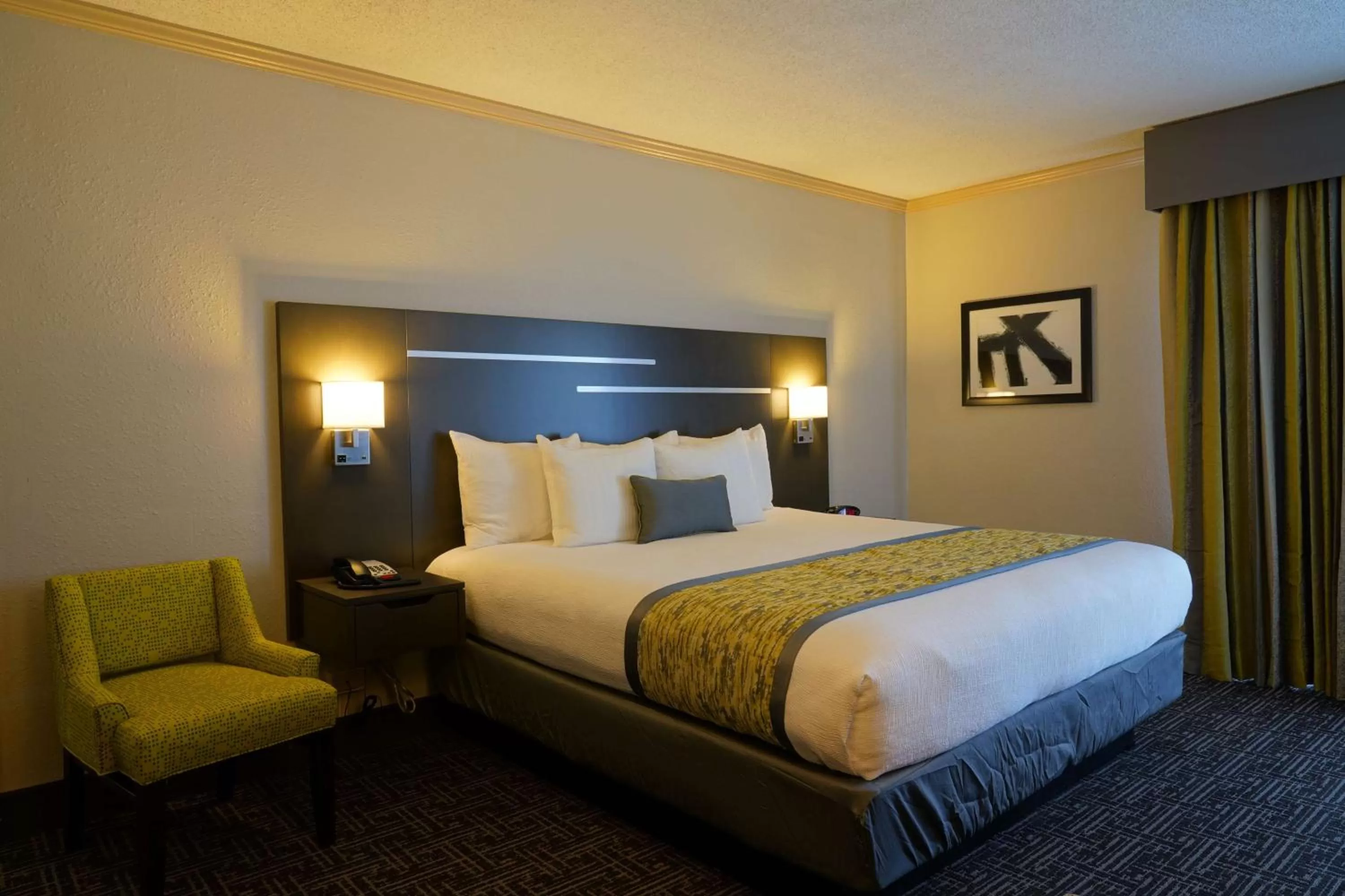 King Suite with Sofa Bed - Non-Smoking in Best Western Plus Morristown Conference Center