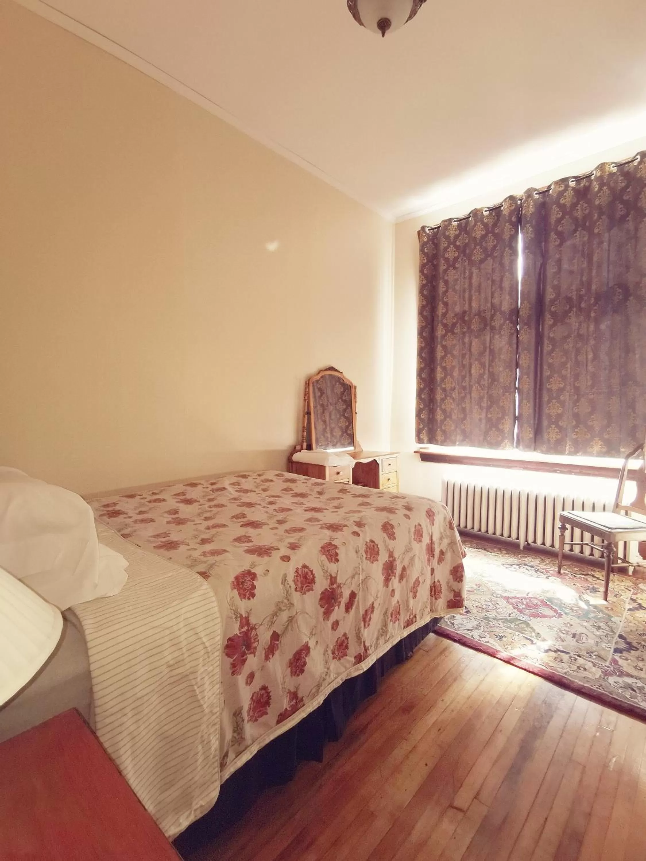 Small Double Room in Royal Hotel