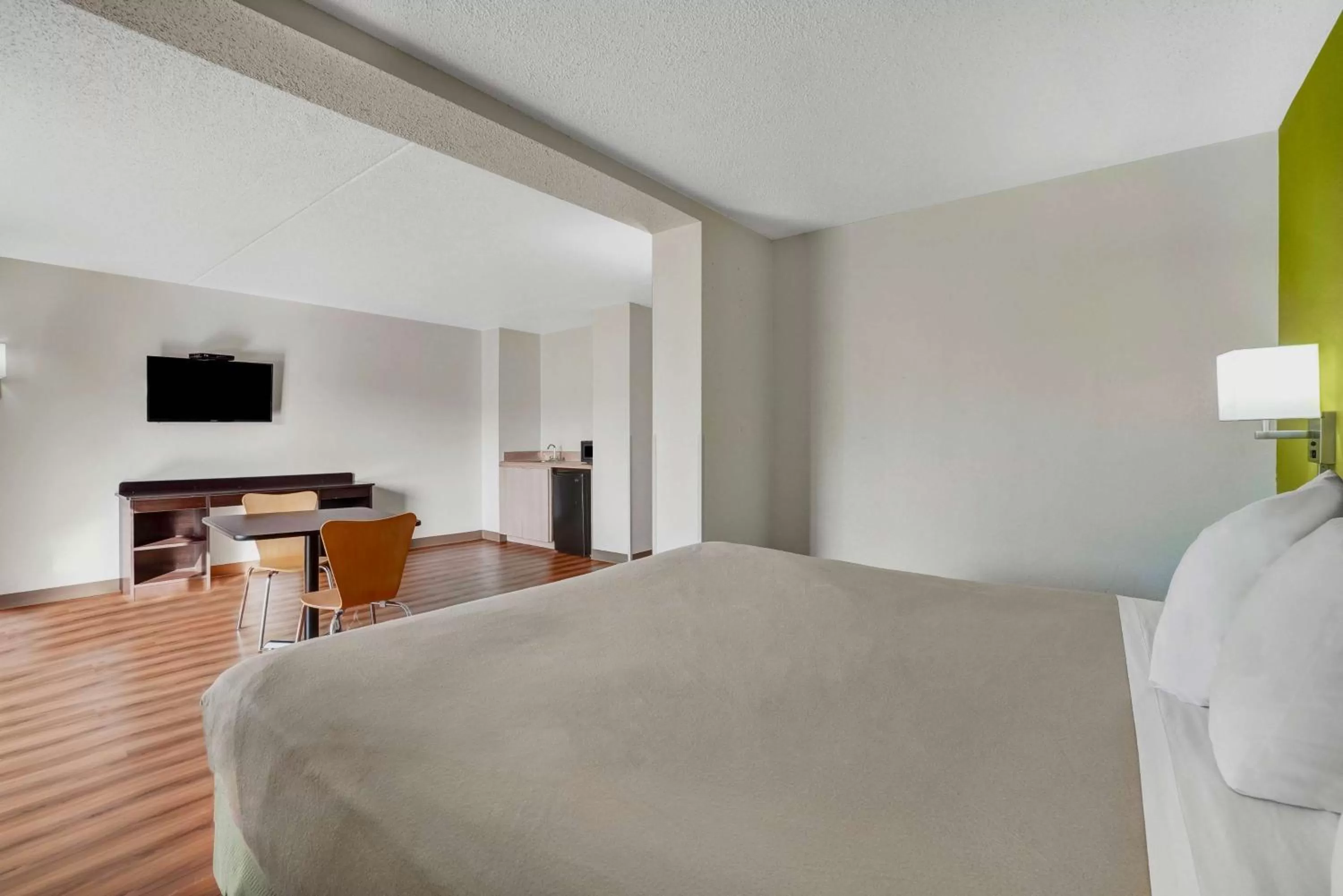 King Room - Smoking  in Motel 6-Lawrenceville, NJ