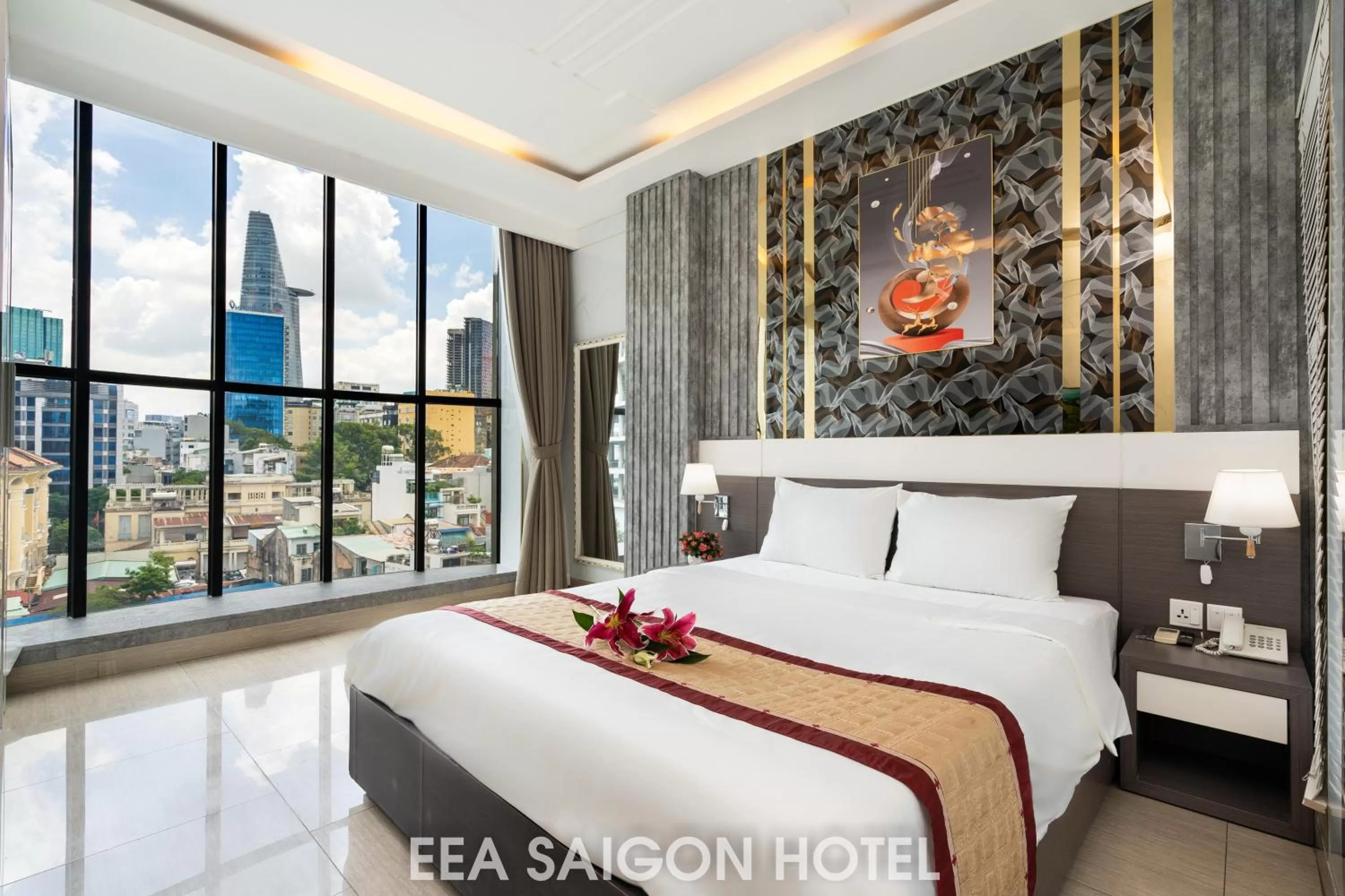 Deluxe Double Room in EEA Central Saigon Hotel