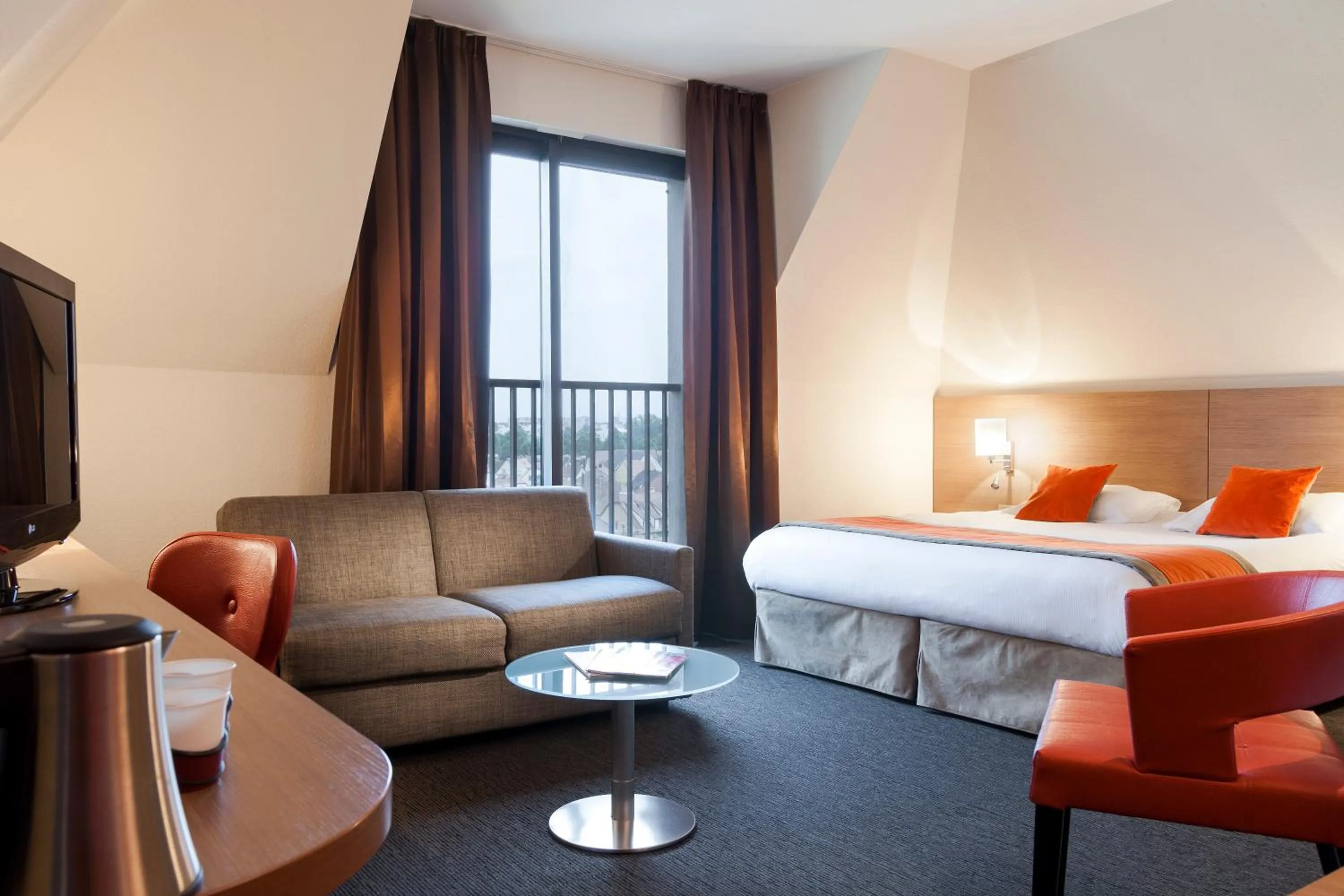 Double Room with 1 Double Bed and 1 Junior Bed in Kyriad Hotel Strasbourg Lingolsheim