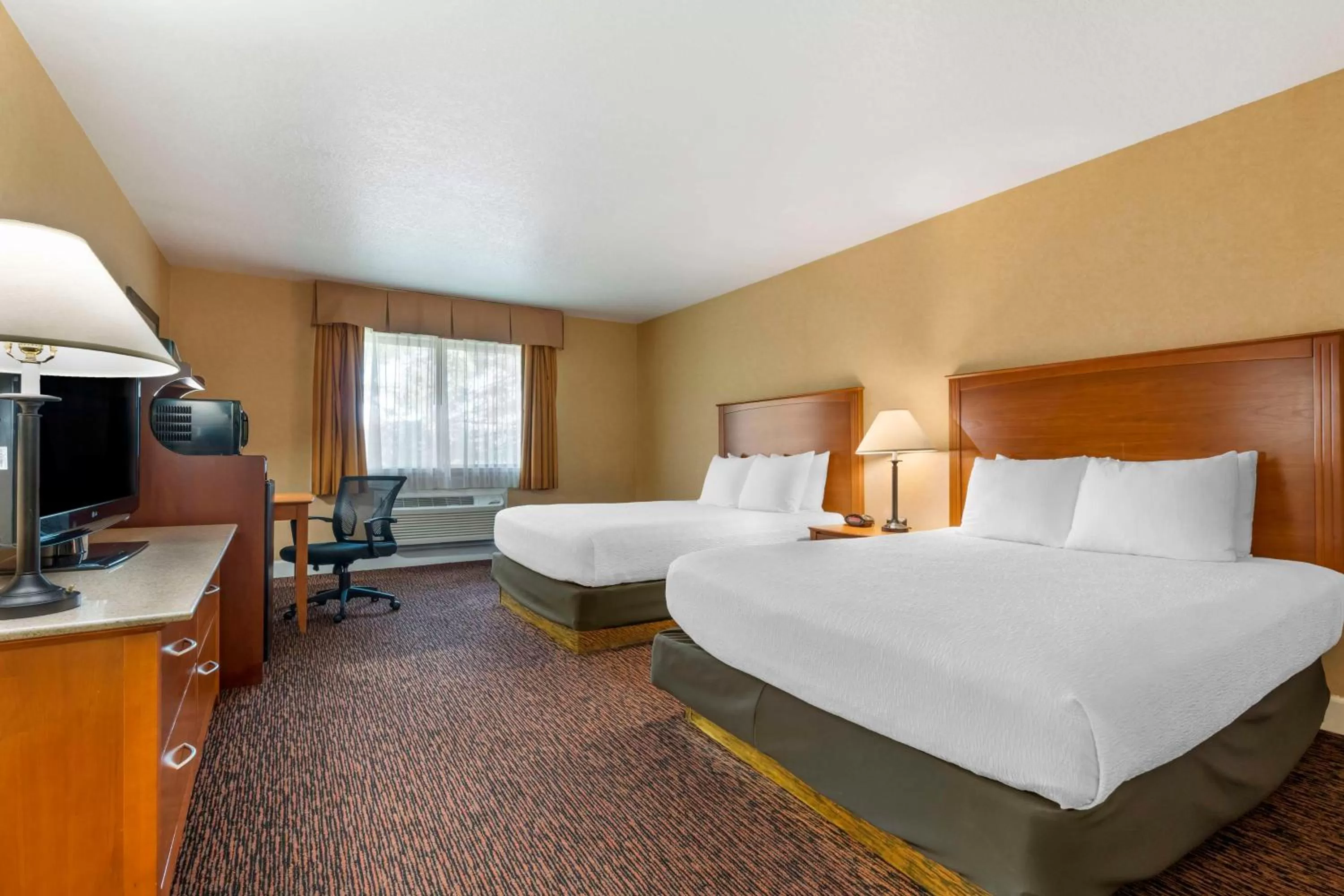 Queen Room with Two Queen Beds - Non-Smoking in Best Western Plus Placerville Inn