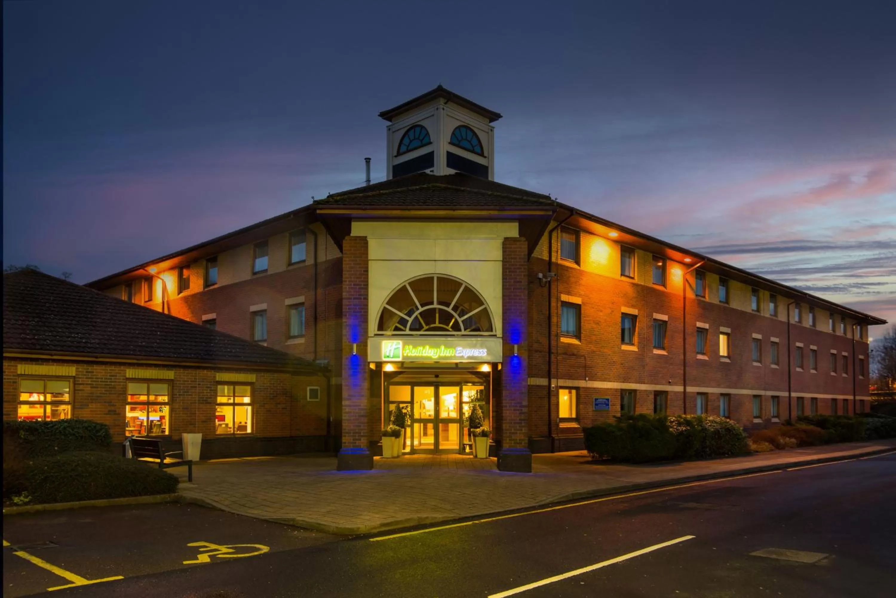Holiday Inn Express Warwick - Stratford-upon-Avon by IHG
