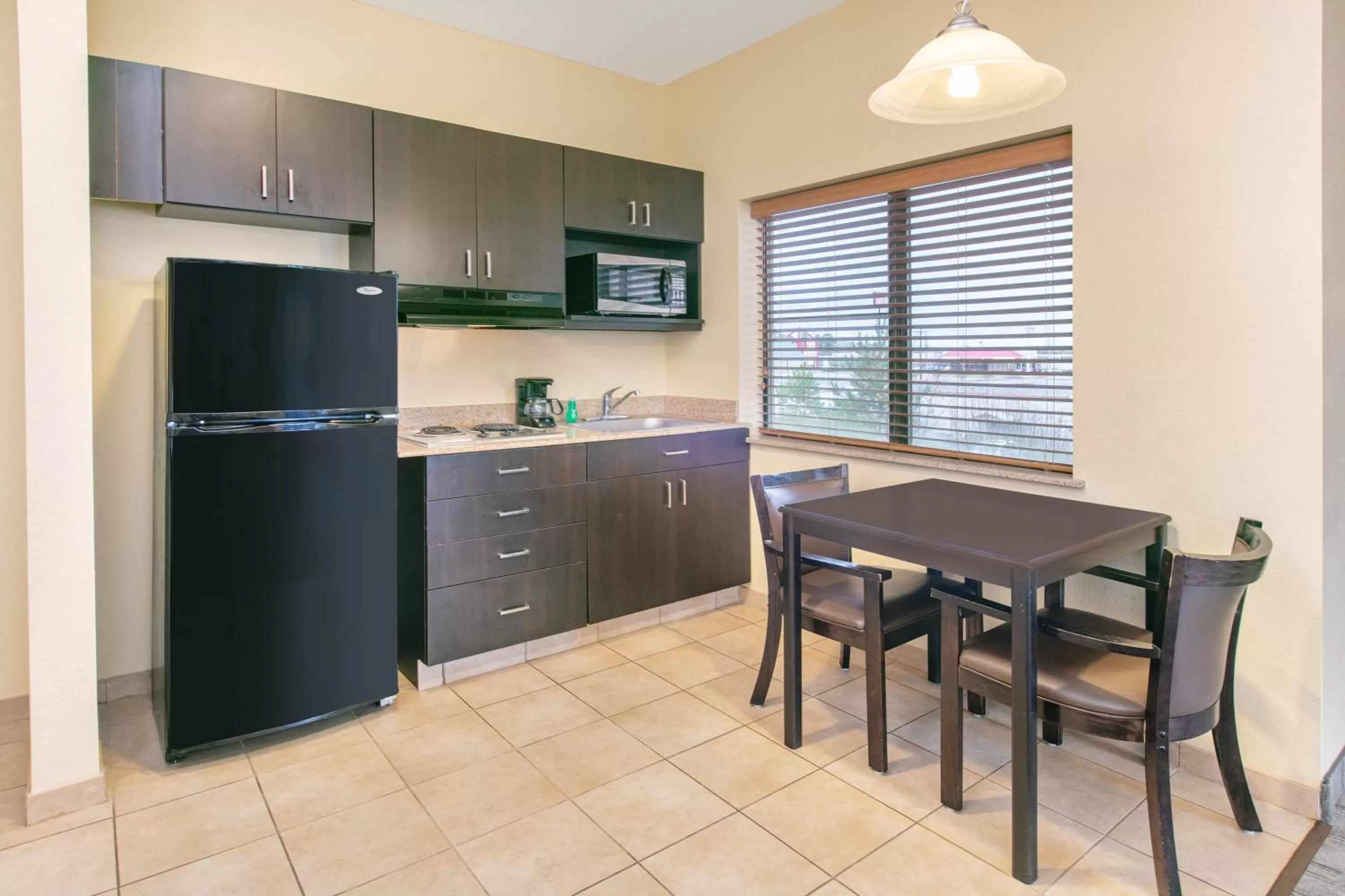 Deluxe Studio Suite with Kitchen - Non-Smoking in Spark By Hilton Longview