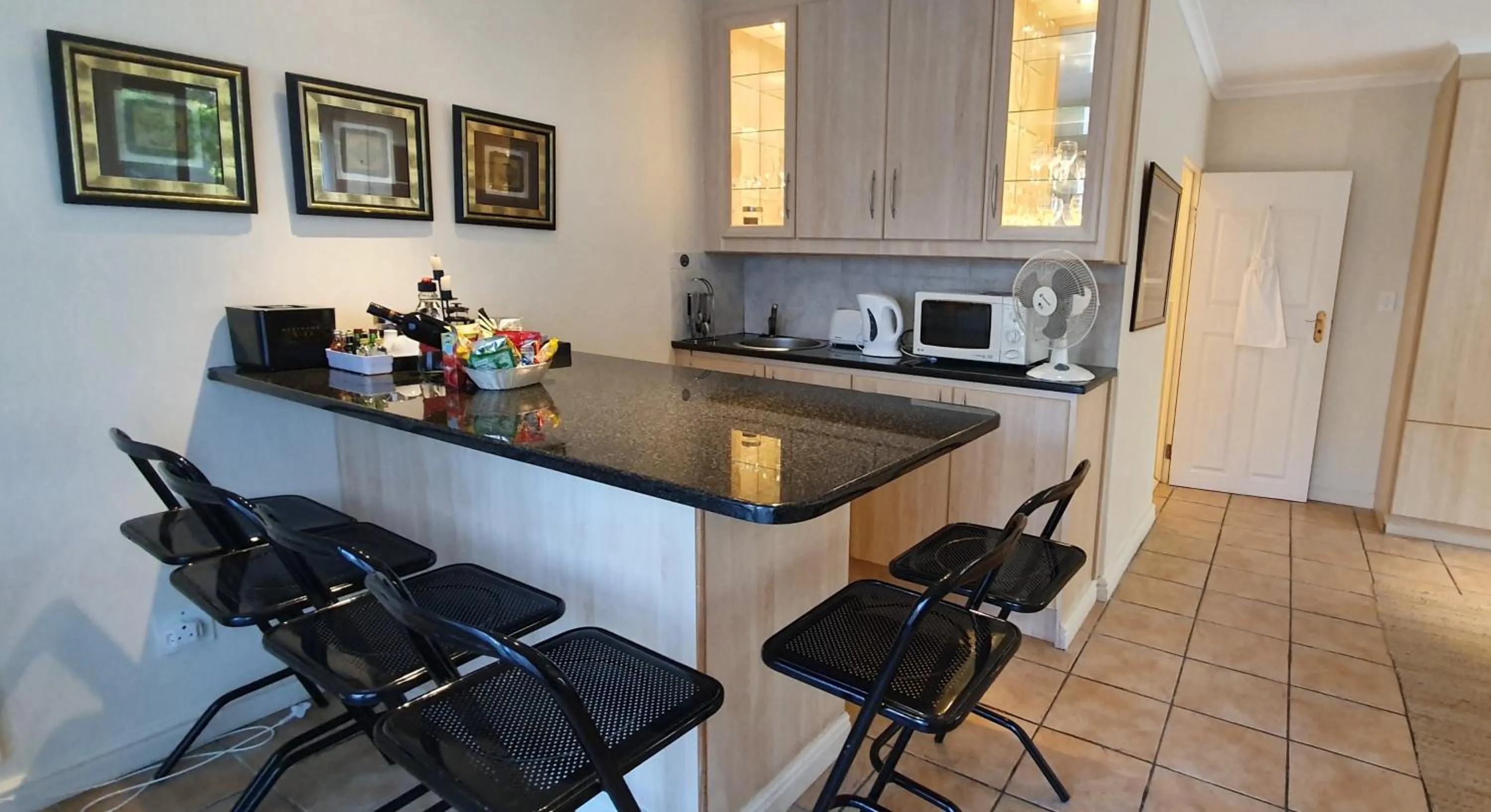 Luxury Double or Twin Room with Kitchenette - single occupancy in Riversong Guest House