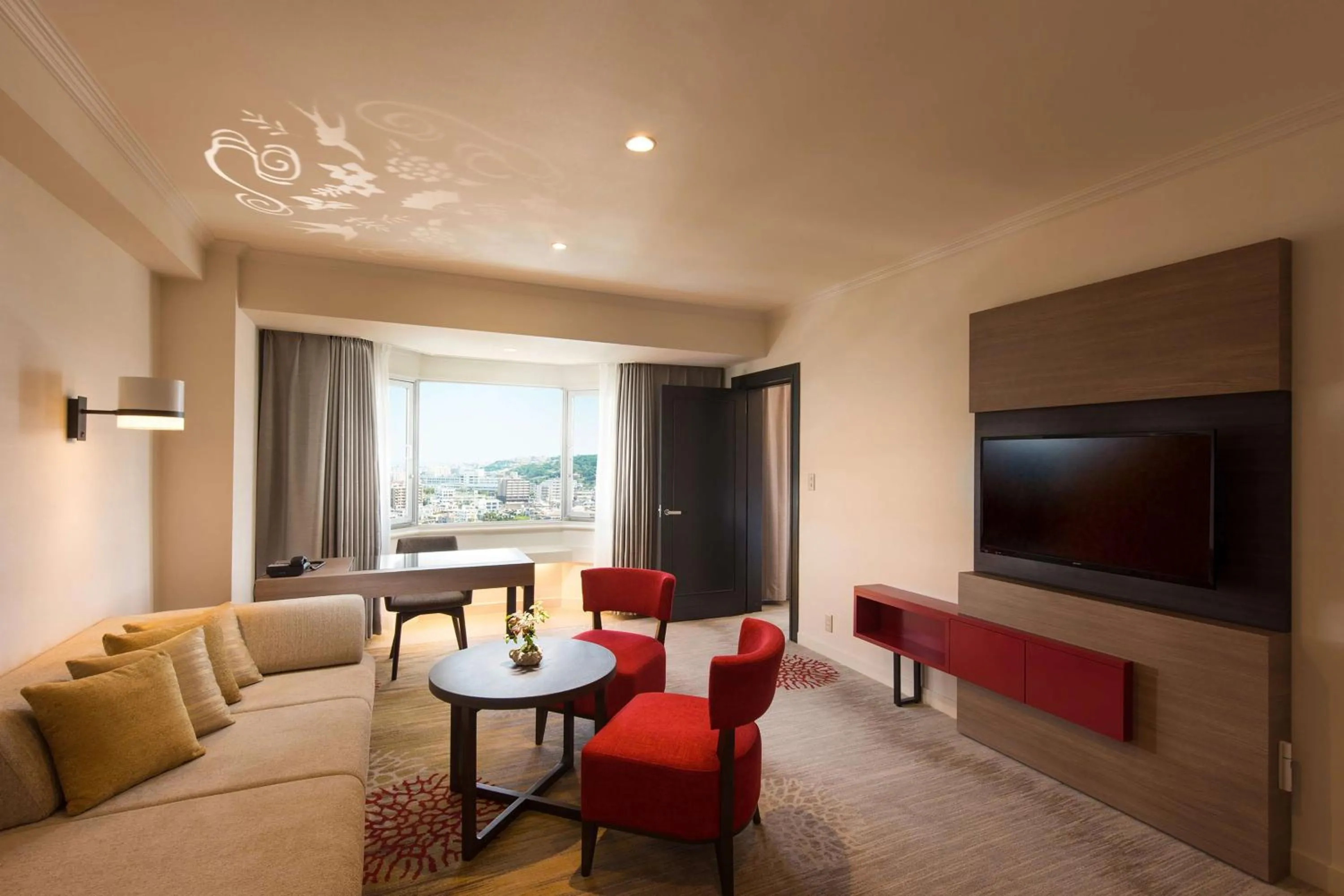 Deluxe Twin Suite in DoubleTree by Hilton Naha Shuri Castle