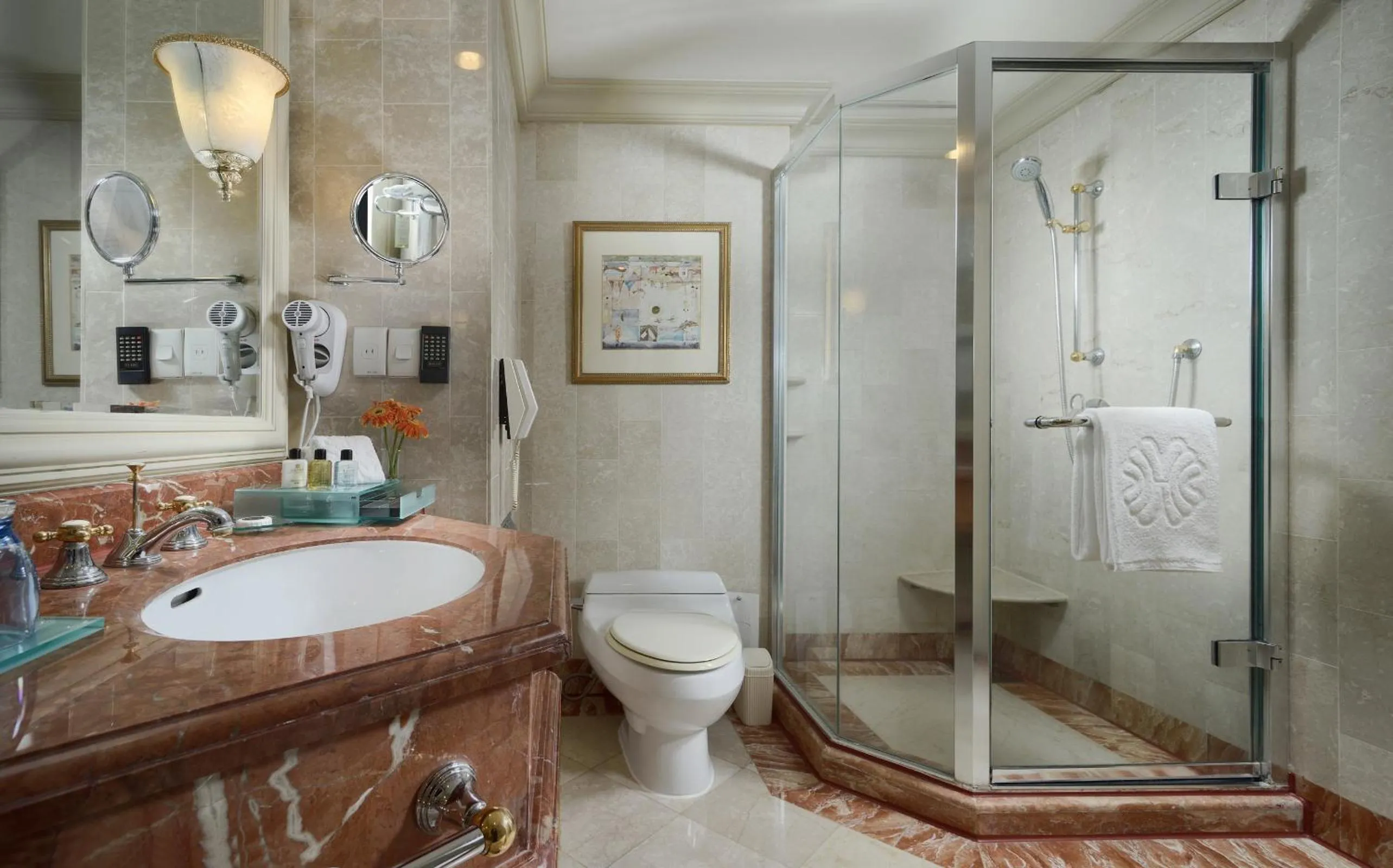 Twin Room with Harbor View in HI-LAI EZ STAY