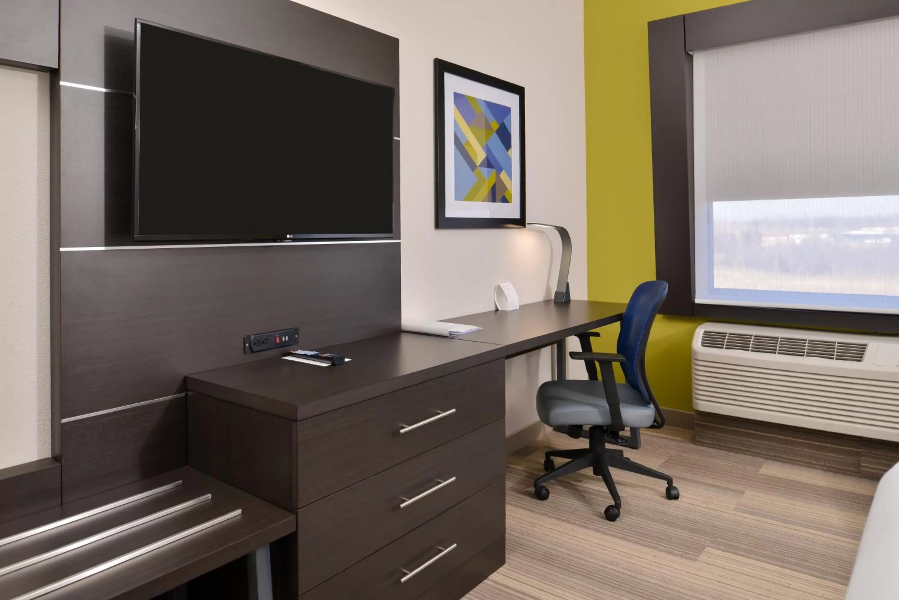 Standard King Room - Communications Accessible in Holiday Inn Express & Suites - Kansas City - Lee's Summit by IHG