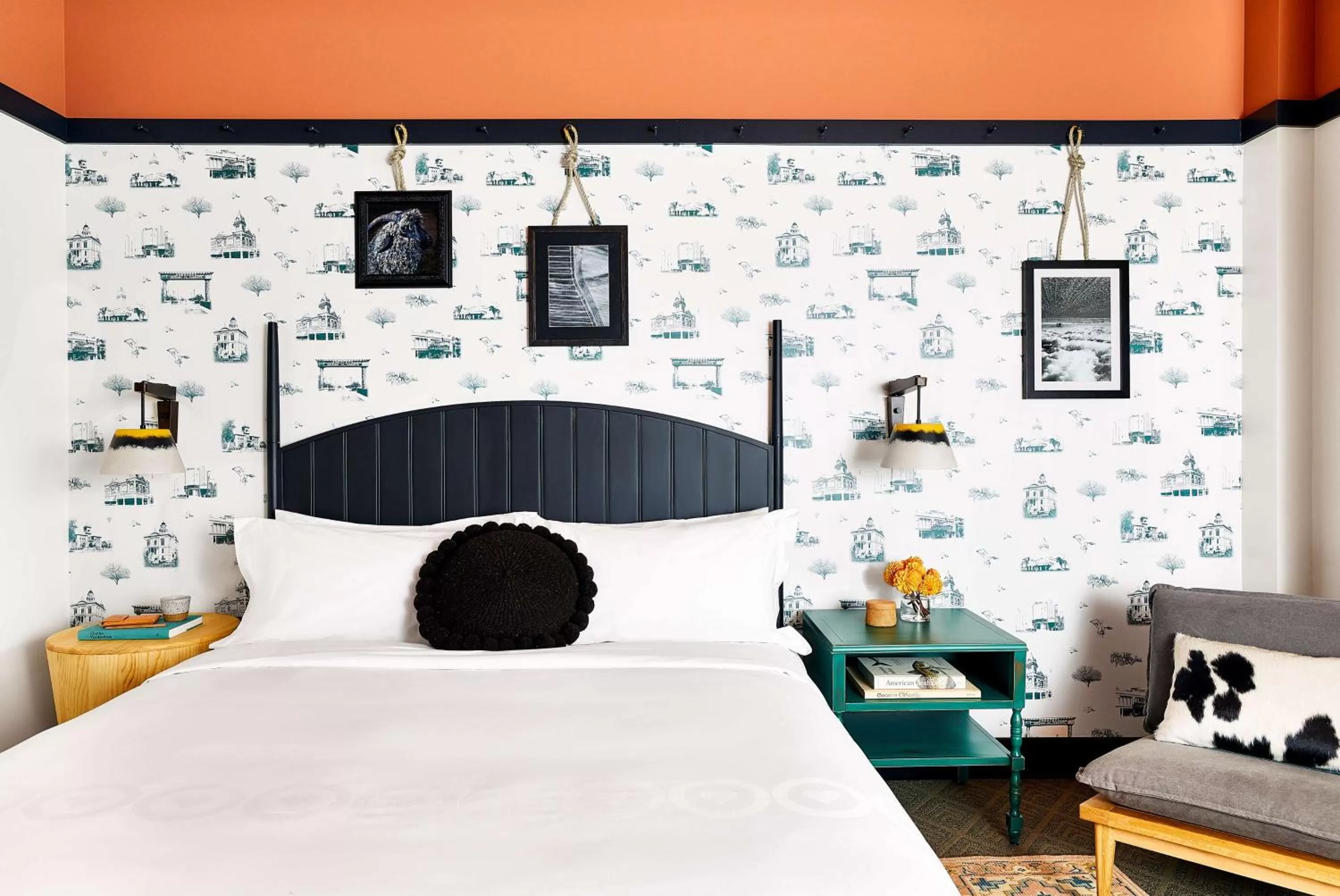 Queen Room in El Capitan Hotel