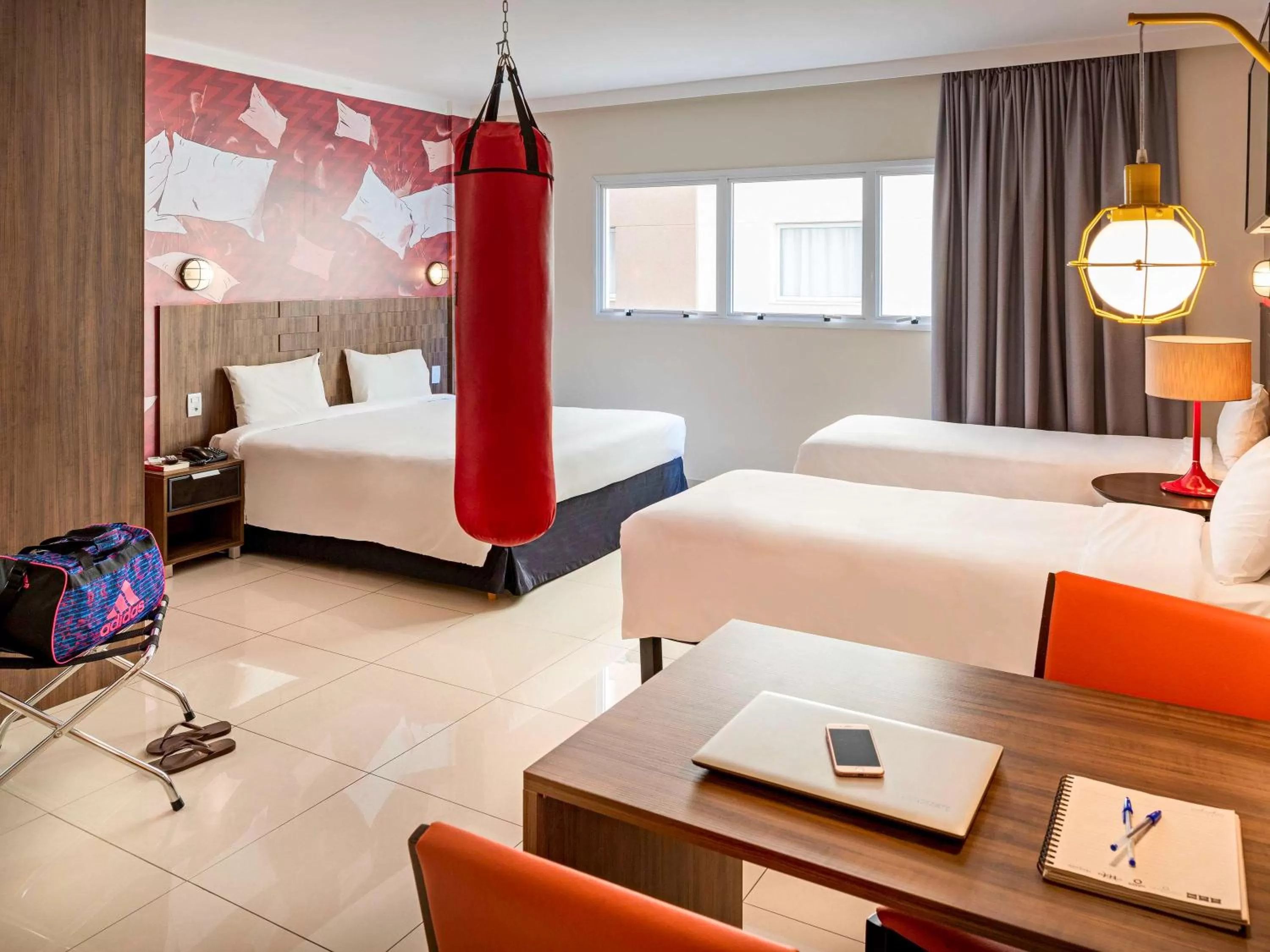 Luxury Suite with One Double and Twin Beds in Hotel Cassino Tower Piracicaba by Nacional Inn