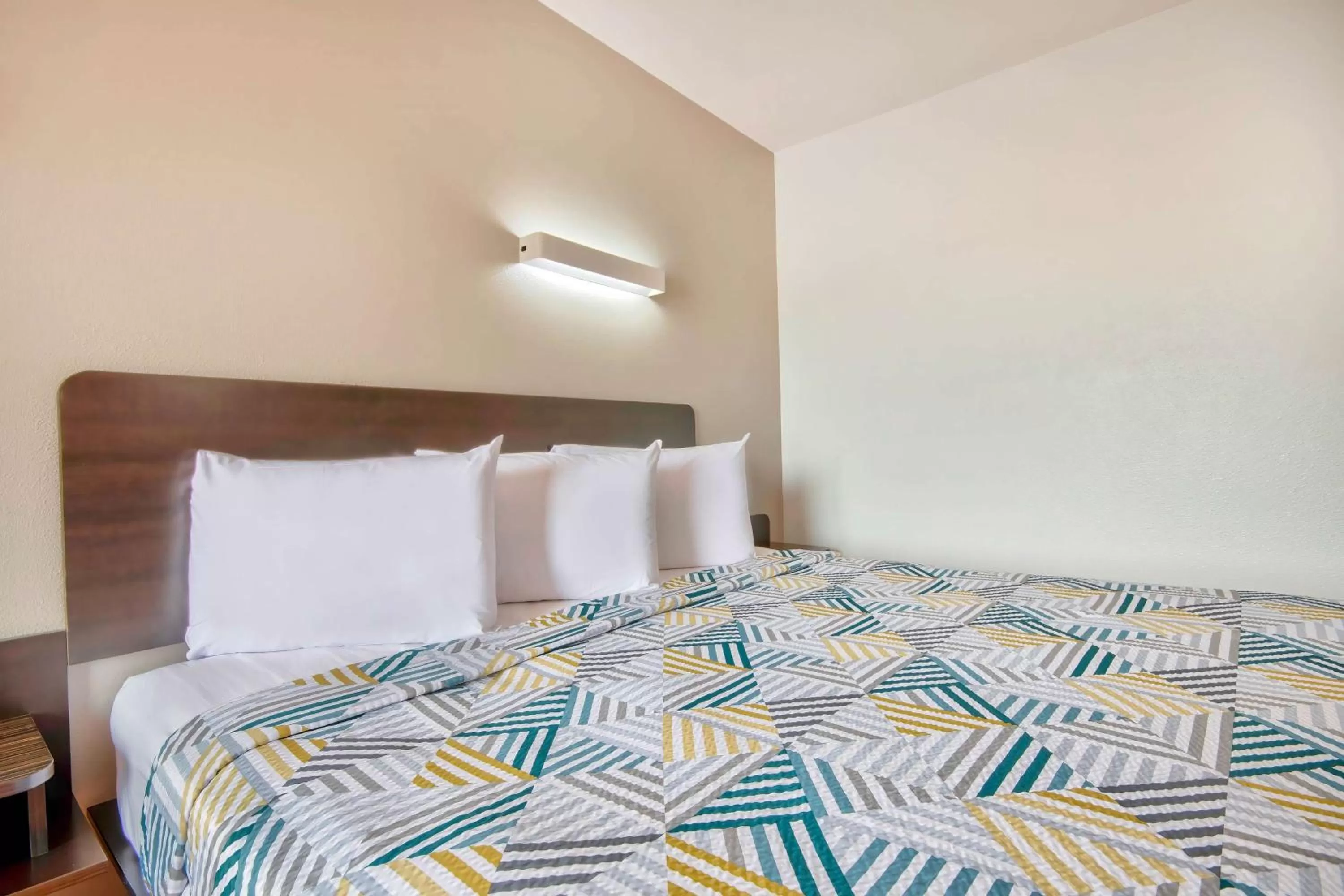 King Room - Non-Smoking in Motel 6-Springfield, OH