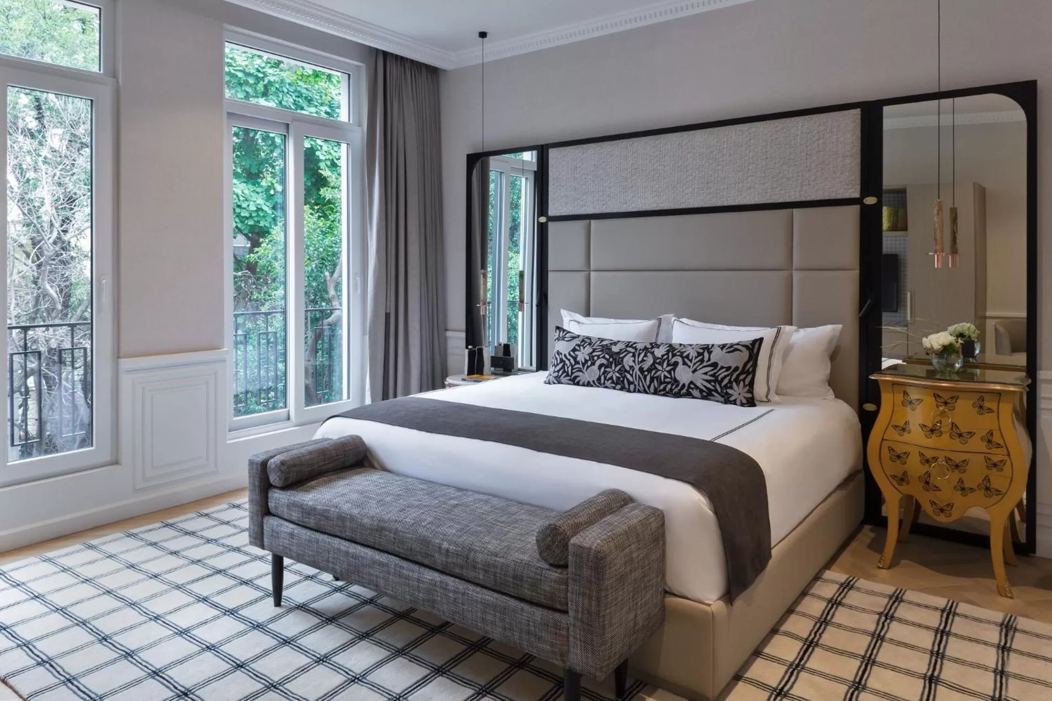 Deluxe King Room in The Alest Hotel