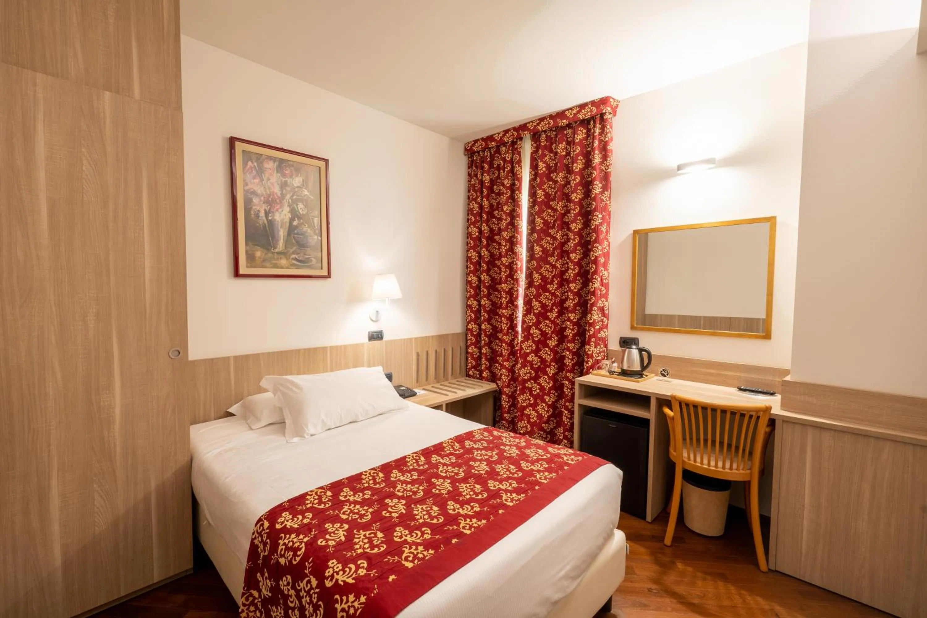 Single Room in Hotel Regina