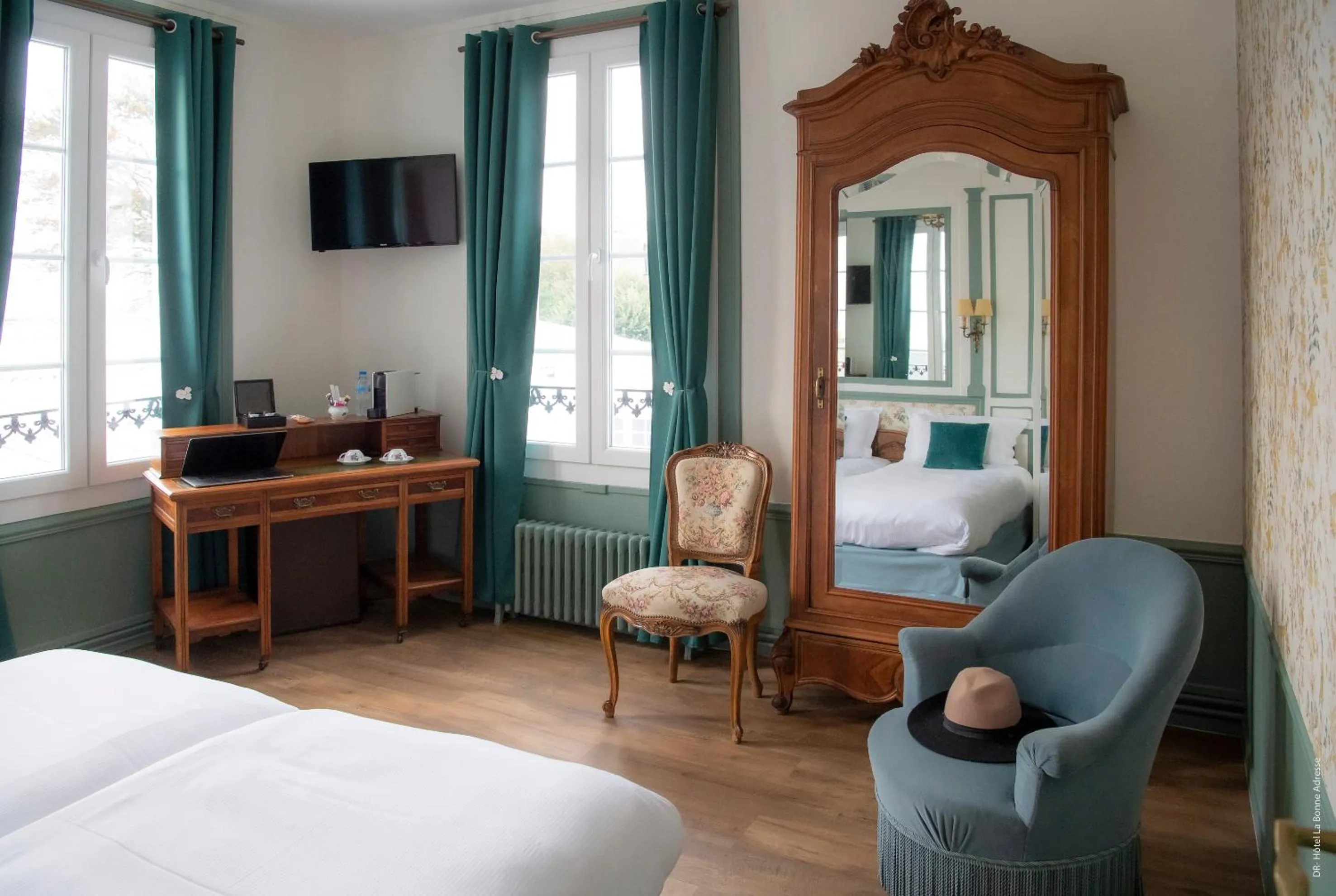 Charming Double Room in Hotel de Charme La Bonne Adresse - Logis hotels