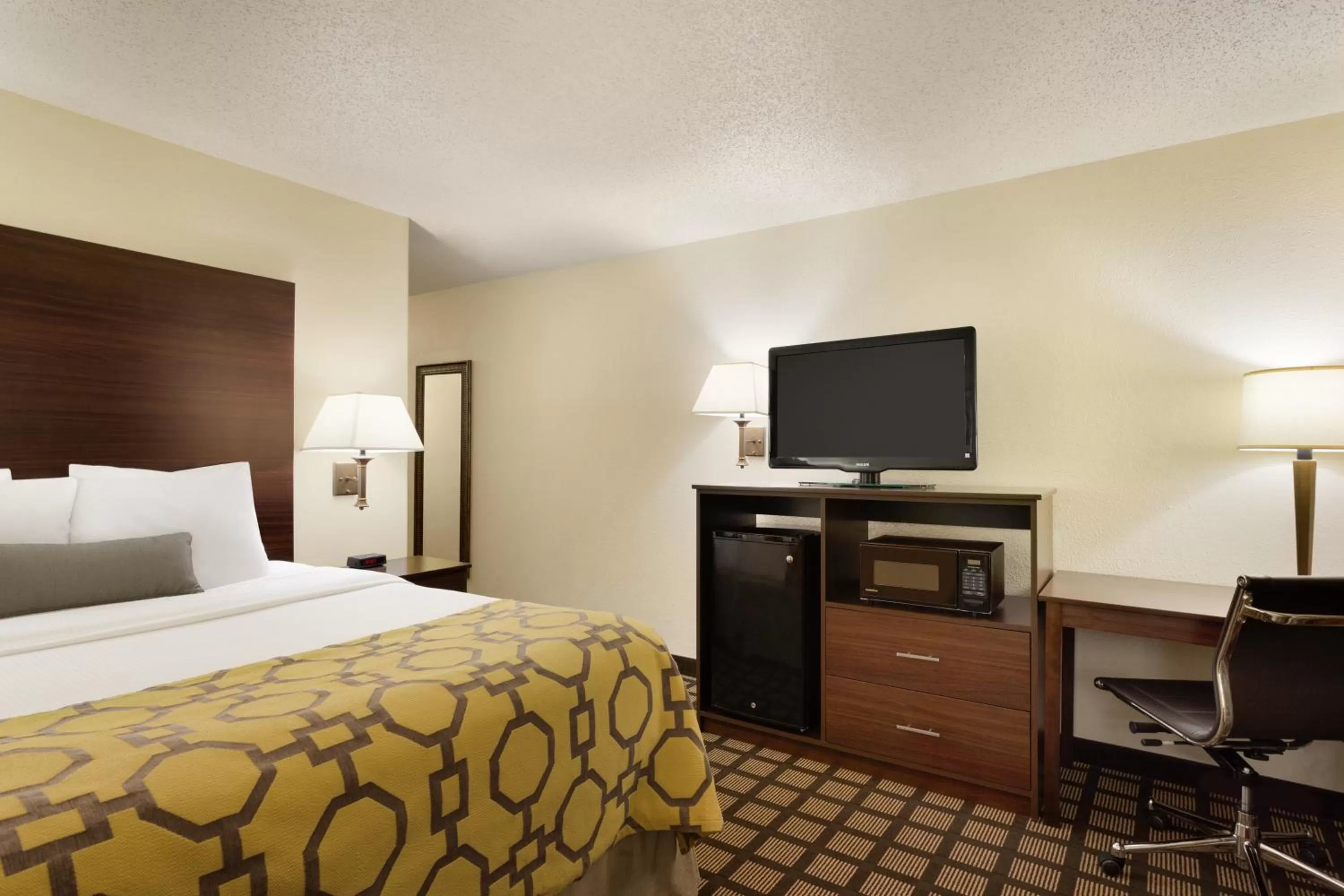 Queen Room - Non-Smoking in Baymont by Wyndham Salina