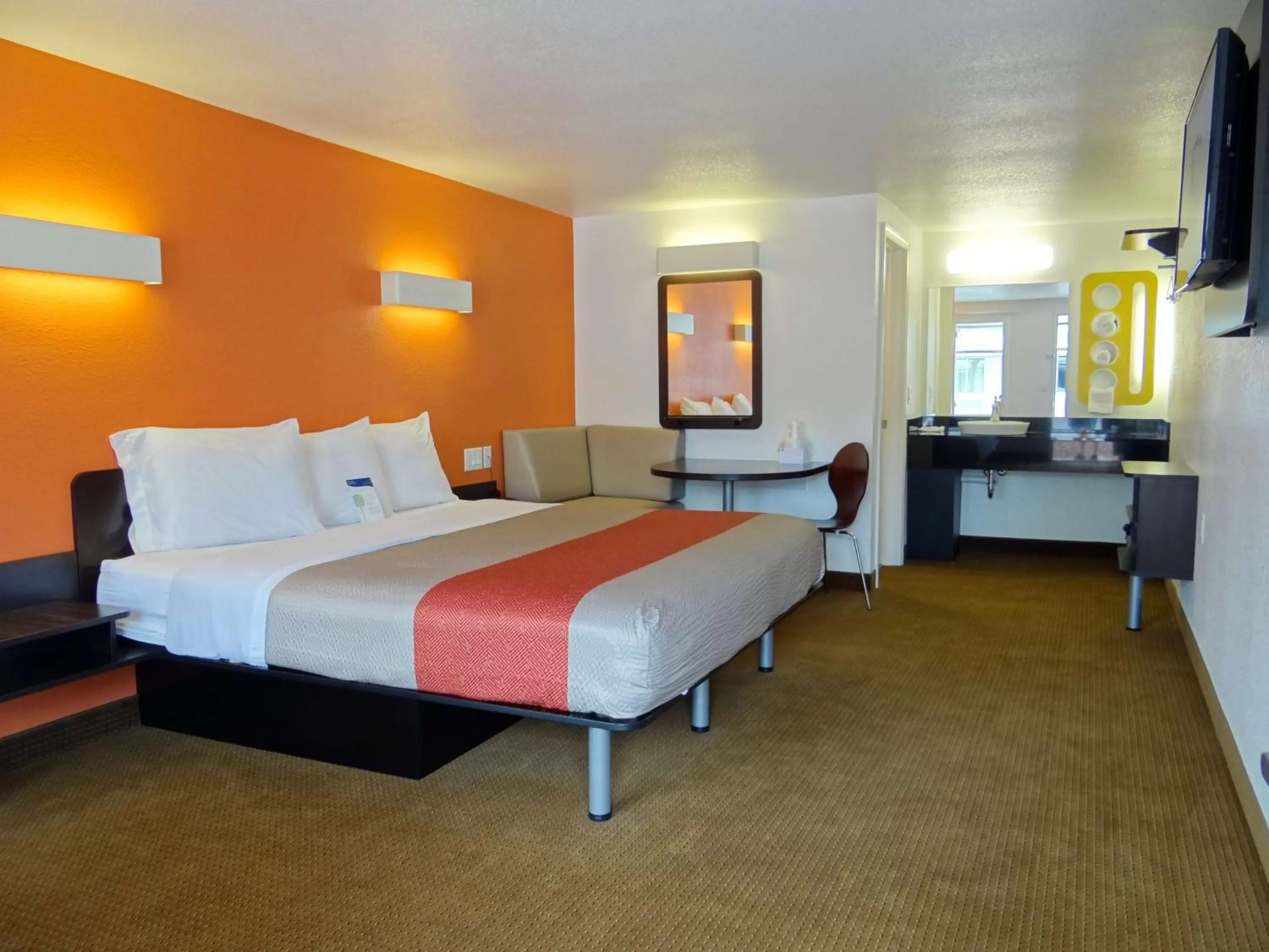 King Room - Non-Smoking in Motel 6-Erie, PA