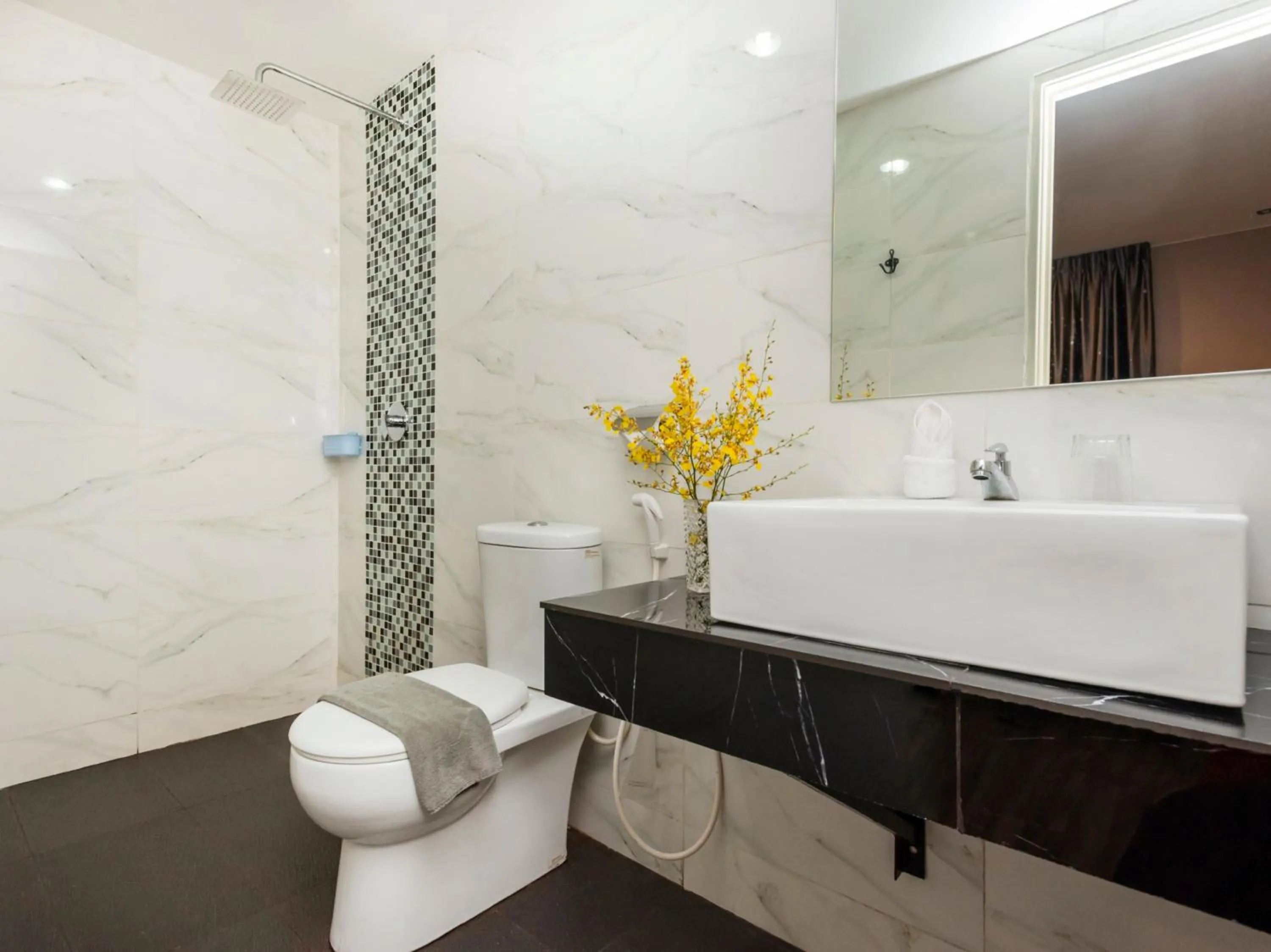 Deluxe King Room in DK Hotel