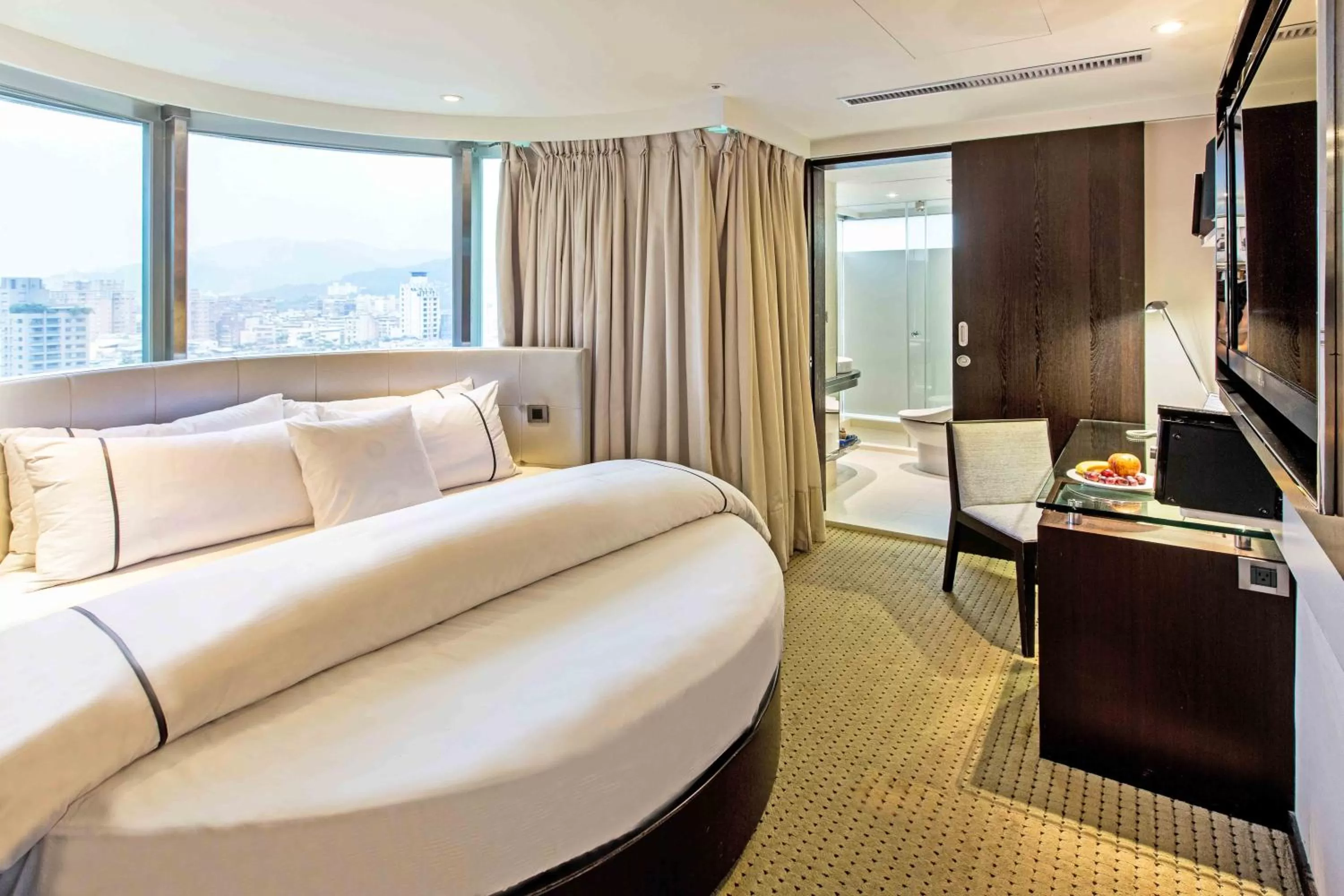 Single Room with Round-Shaped Bed in K Hotel Taipei Dunnan