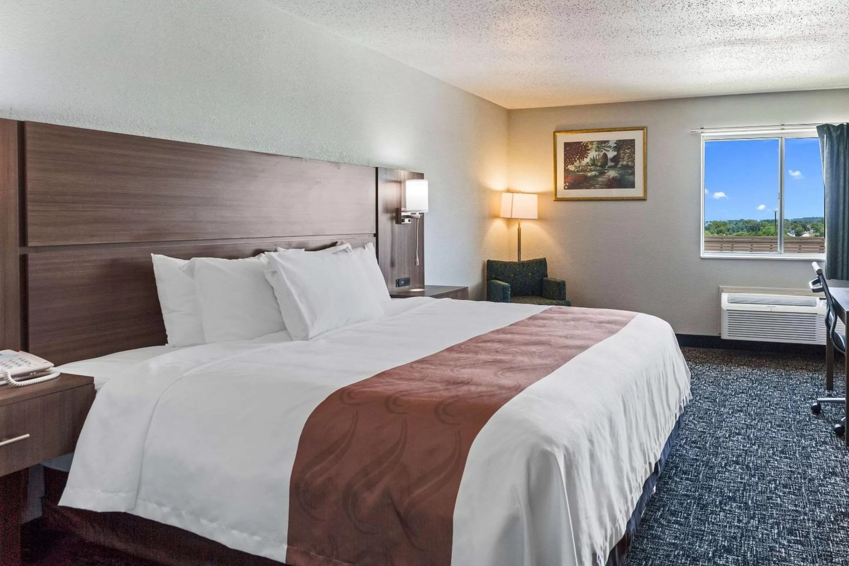 King Room with Accessible Tub - Accessible/Non-Smoking in Quality Inn & Suites Ferdinand