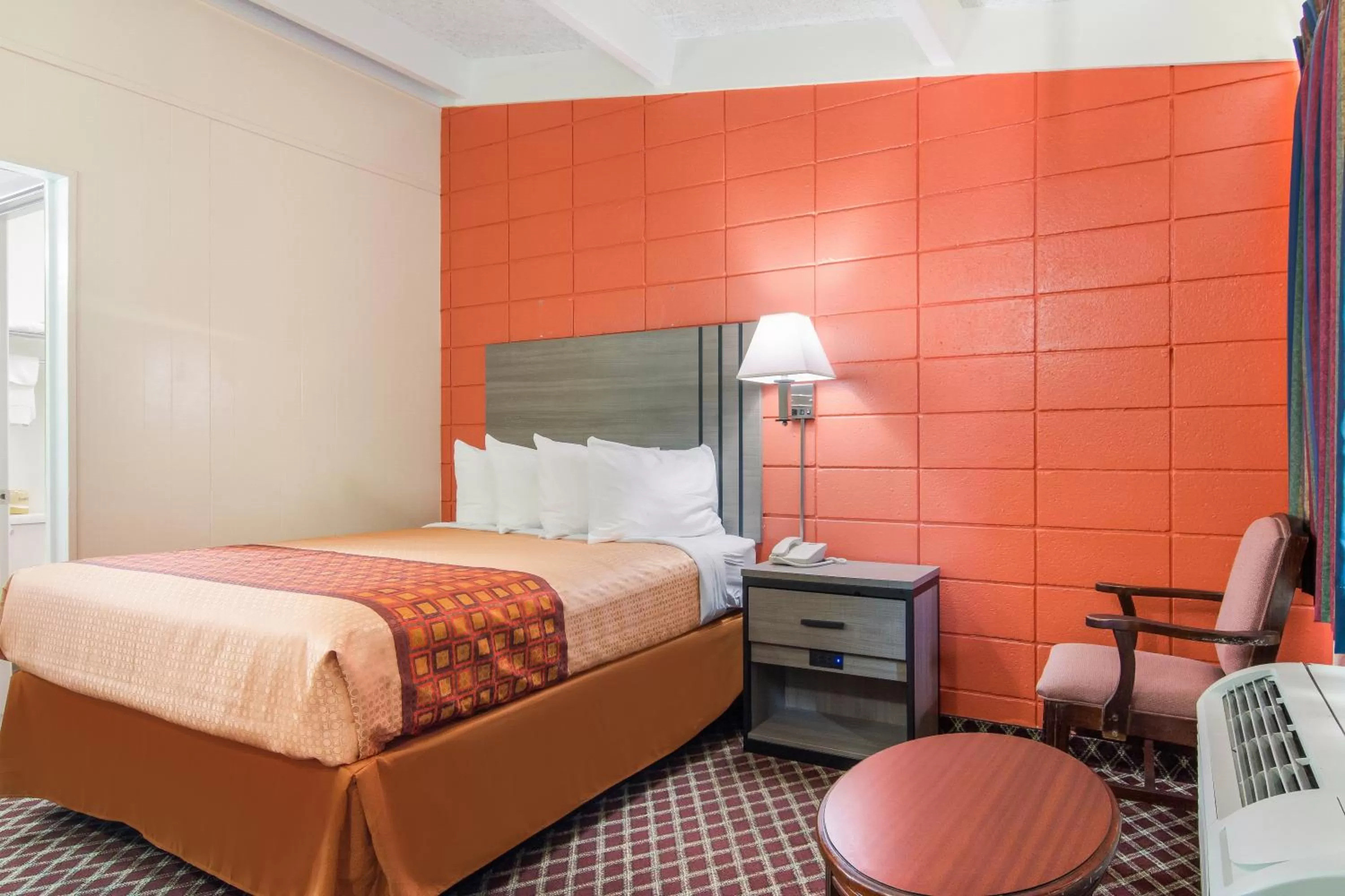 Queen Room - Non-Smoking in Rodeway Inn