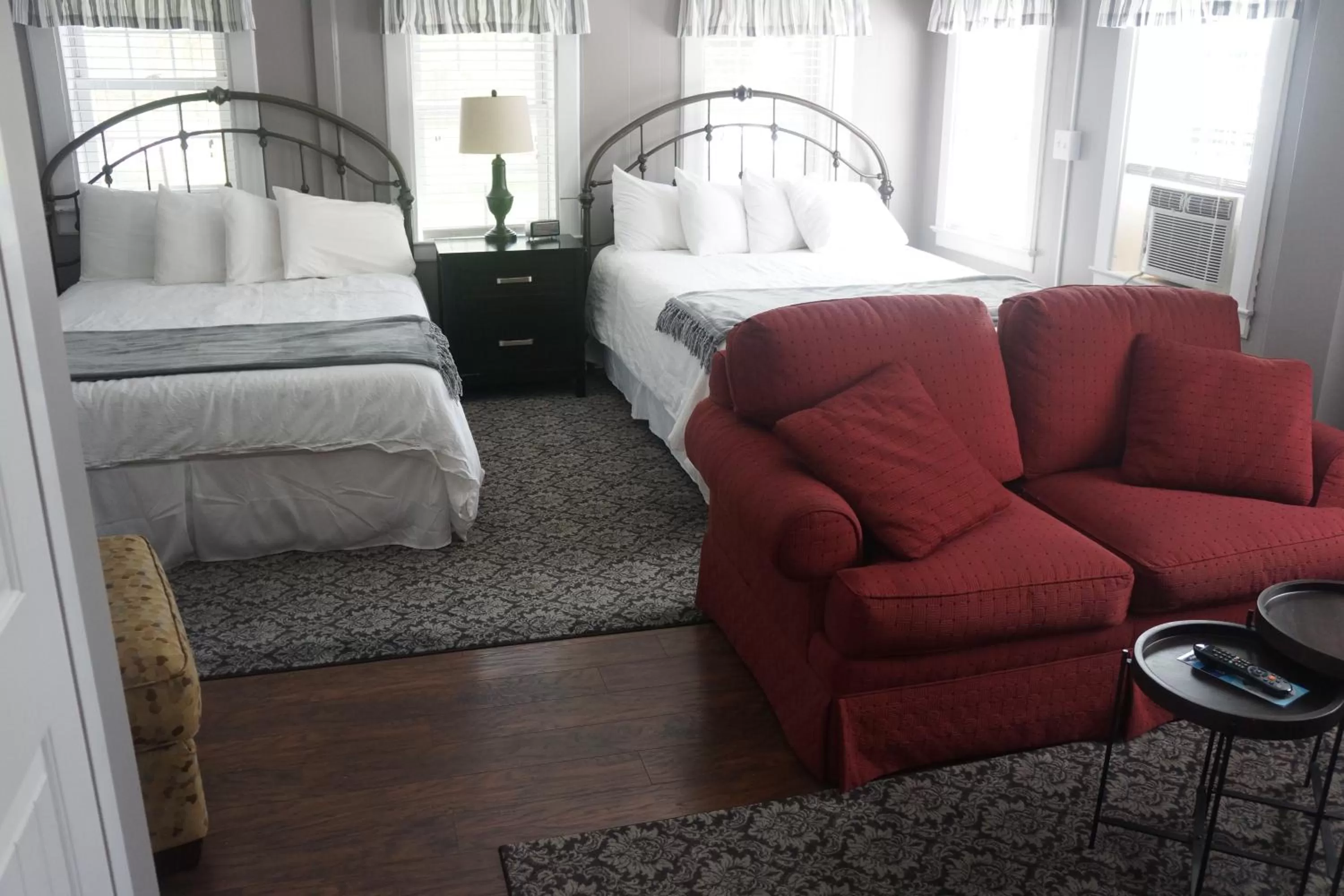Large Double Room in The Frogtown Inn