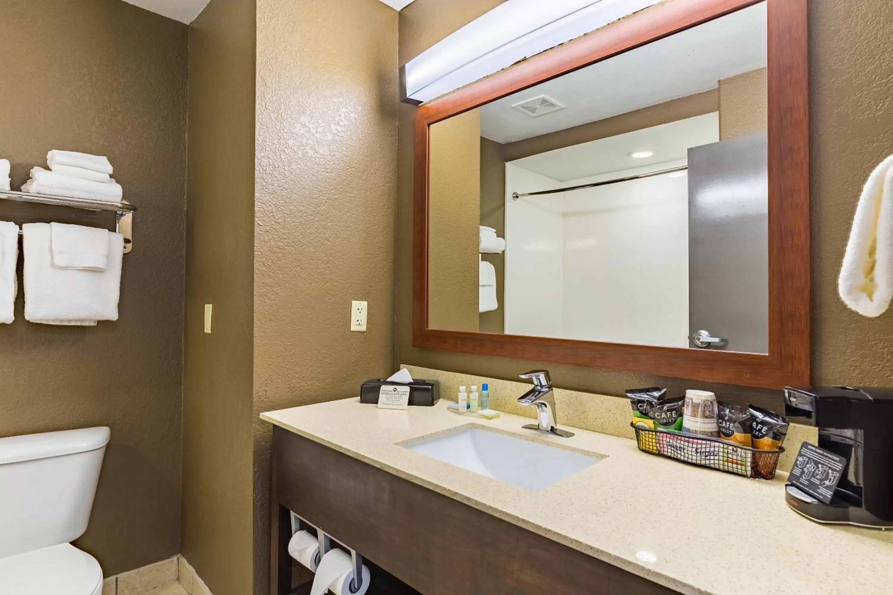 King Suite with Roll-In Shower - Disability Access/Non-Smoking in Best Western Northwest Corpus Christi Inn & Suites