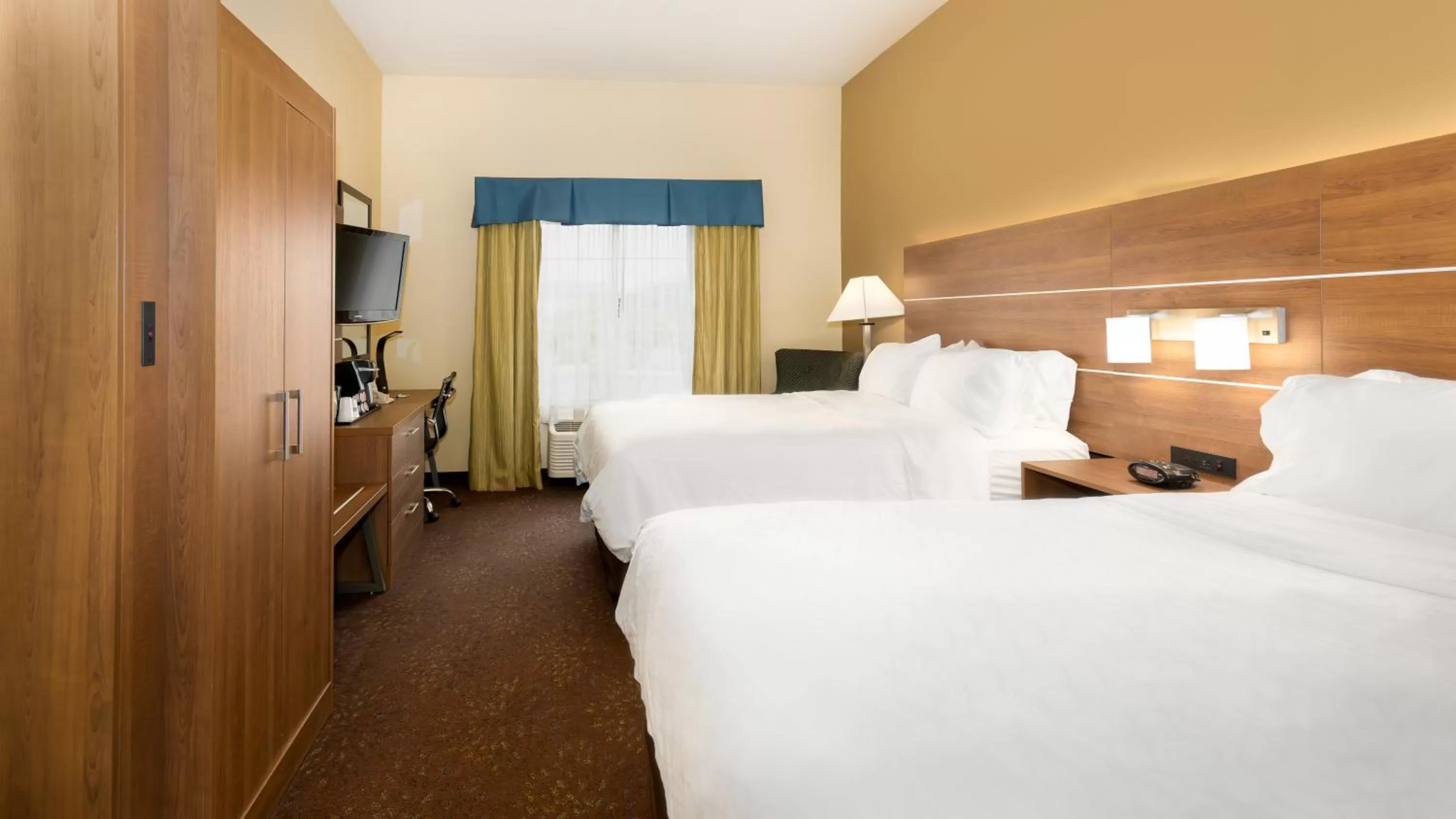 Standard Room with Two Queen Beds in Holiday Inn Express St. Paul South - Inver Grove Heights by IHG