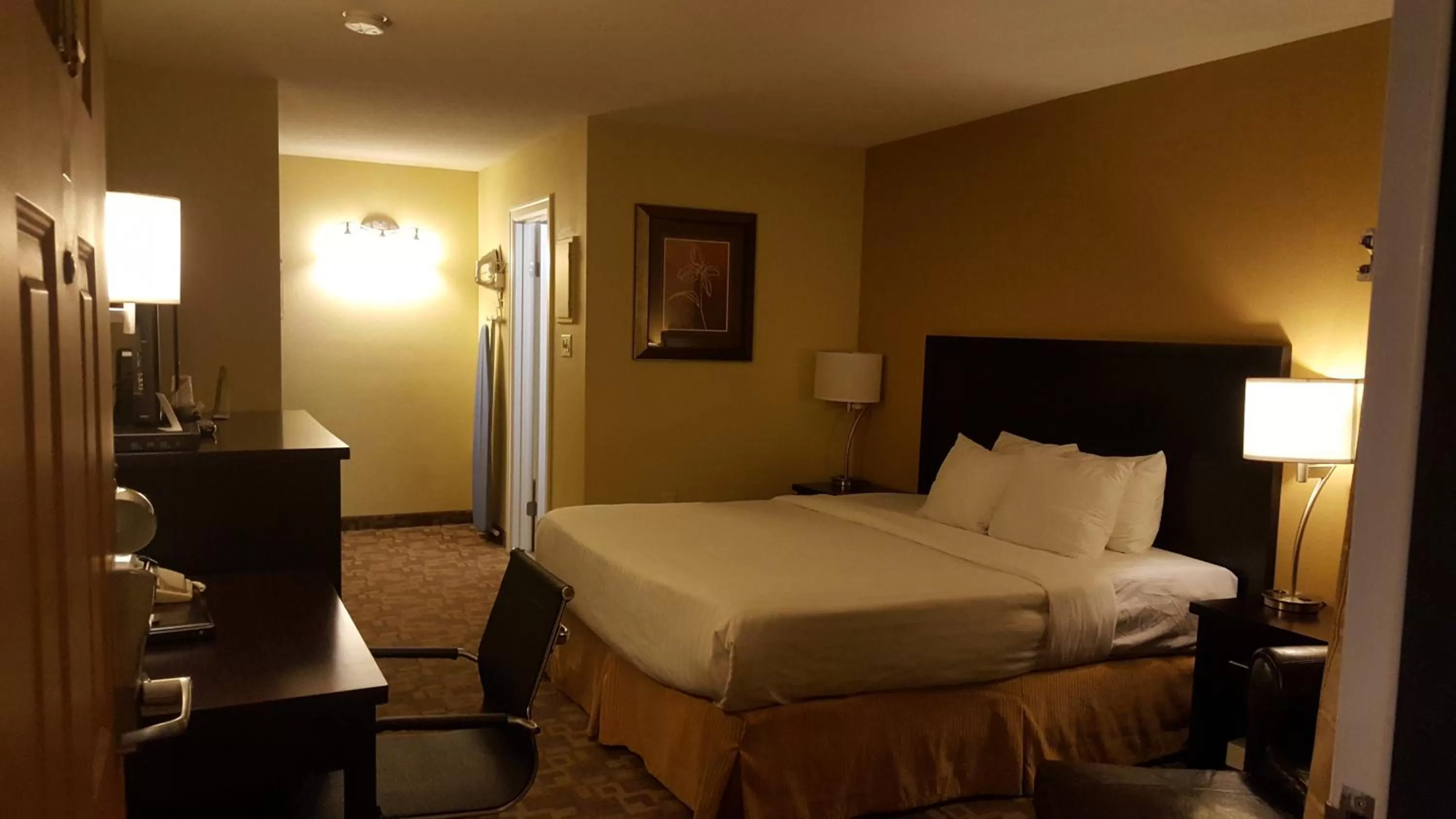 Queen Room in Quality Inn Merritt