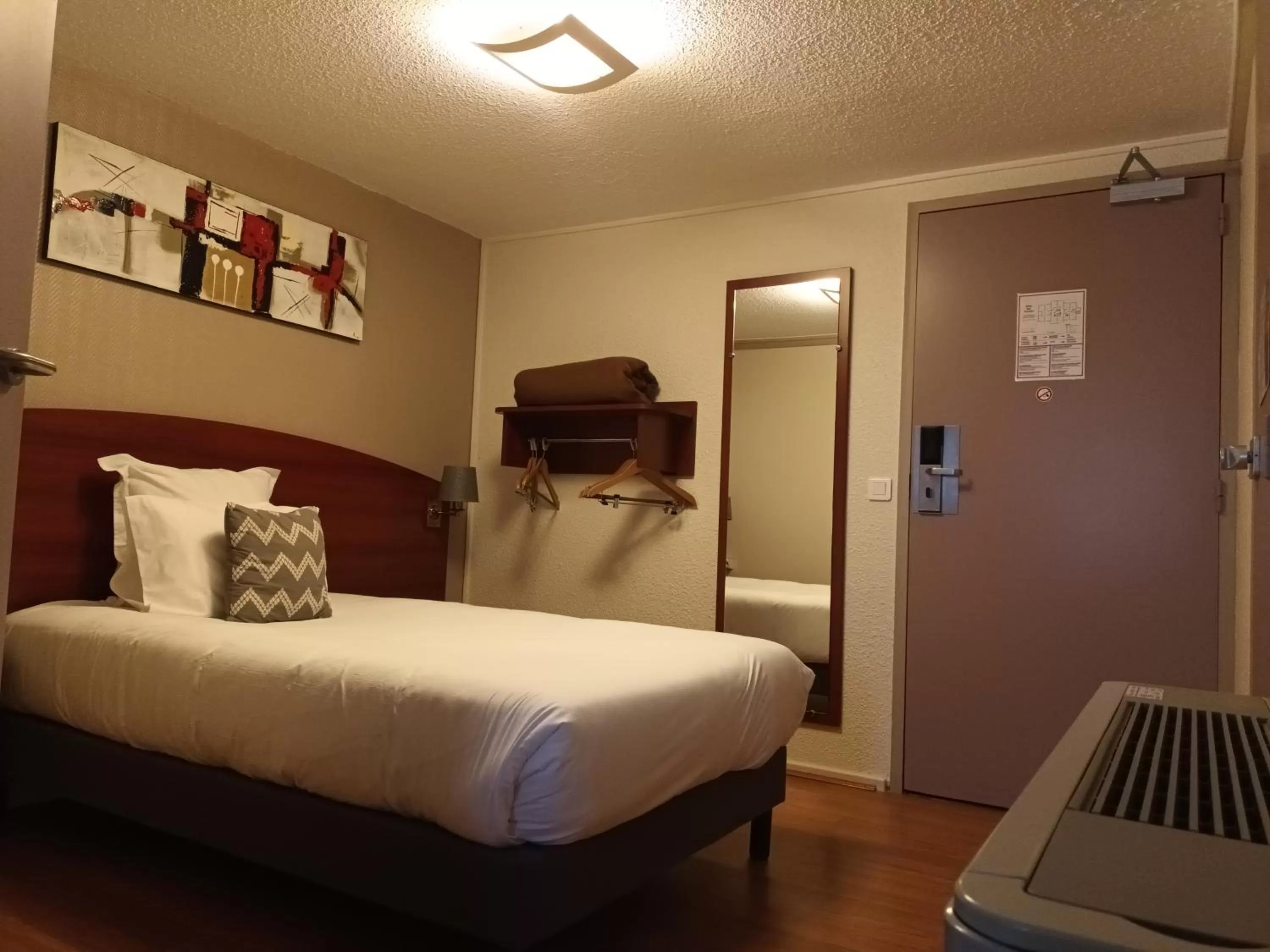 Single Room - Disability Access in Hôtel des Arcades de Cachan - Grand Paris Sud