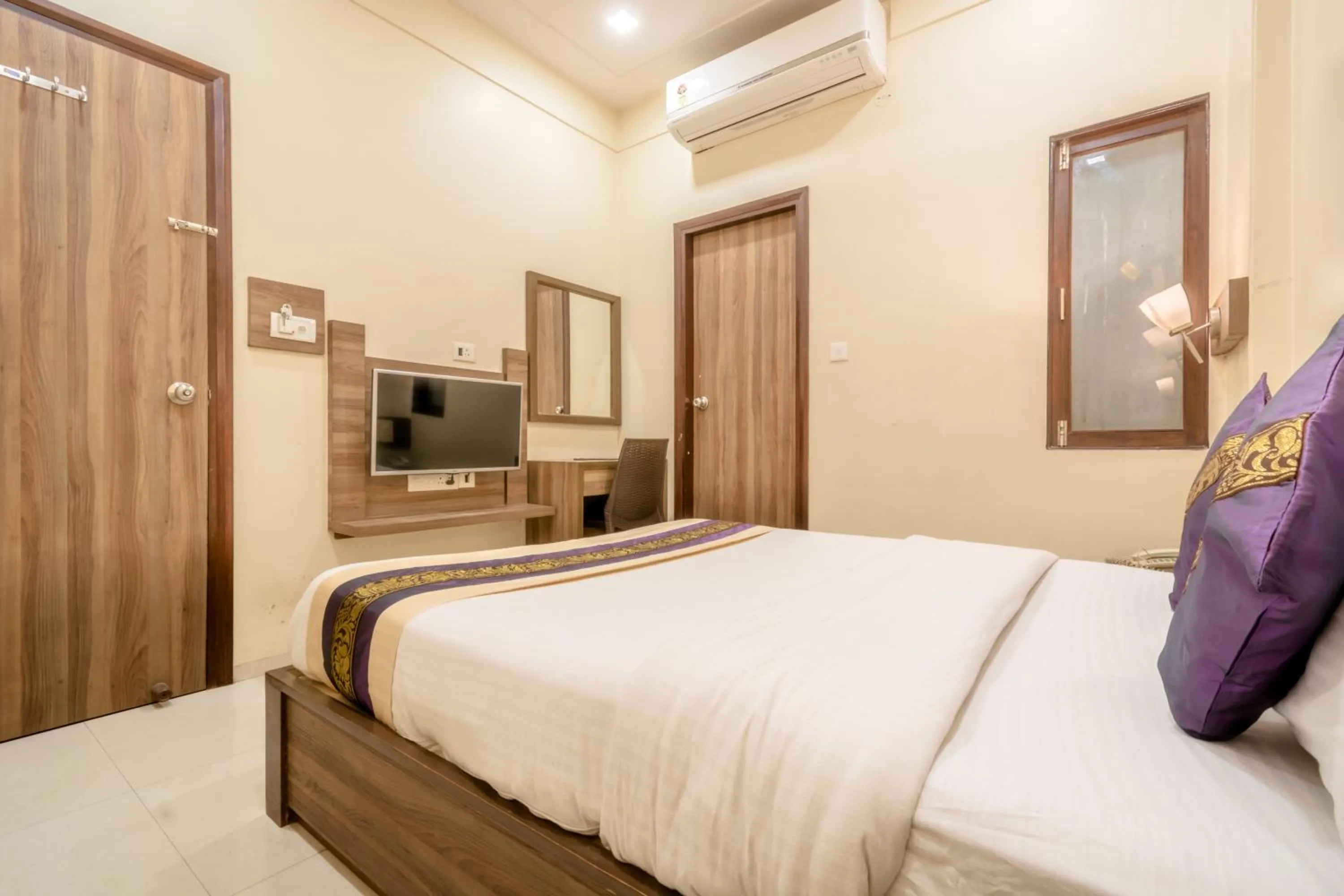 Deluxe Room in Hotel Sunday Inn