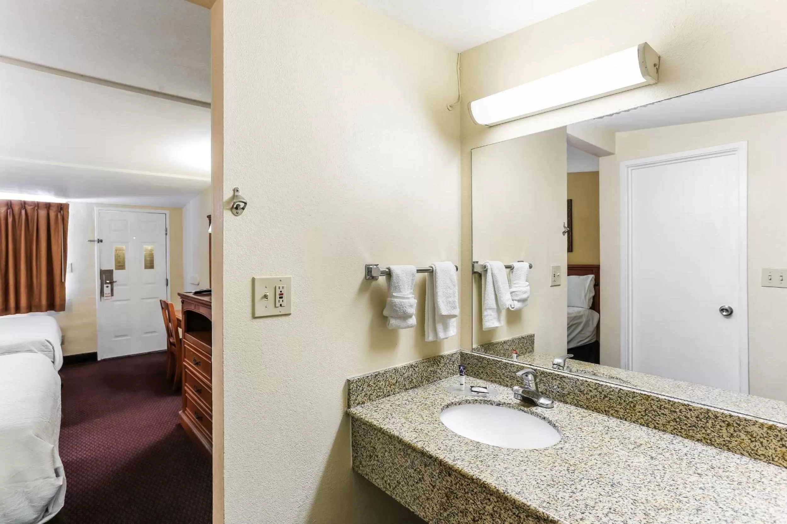 Queen Room with Two Queen Beds - Non-Smoking in Americas Best Value Inn and Suites El Centro