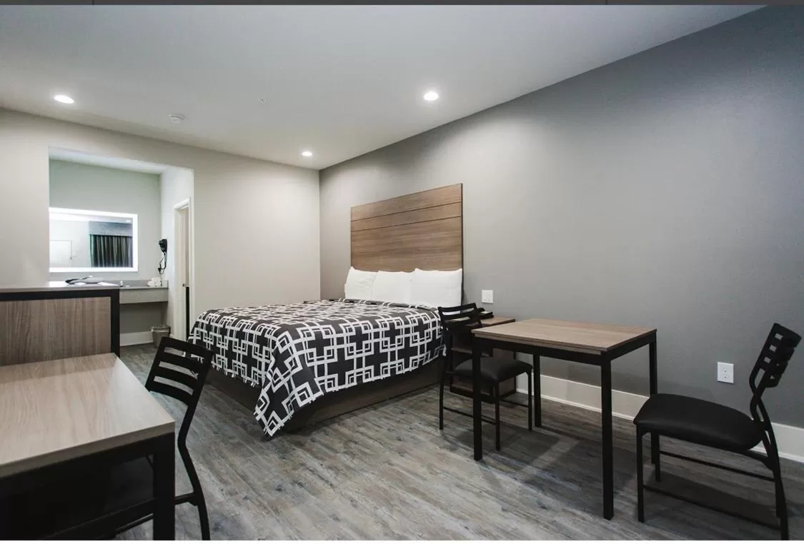 Deluxe King Room in Palace Inn