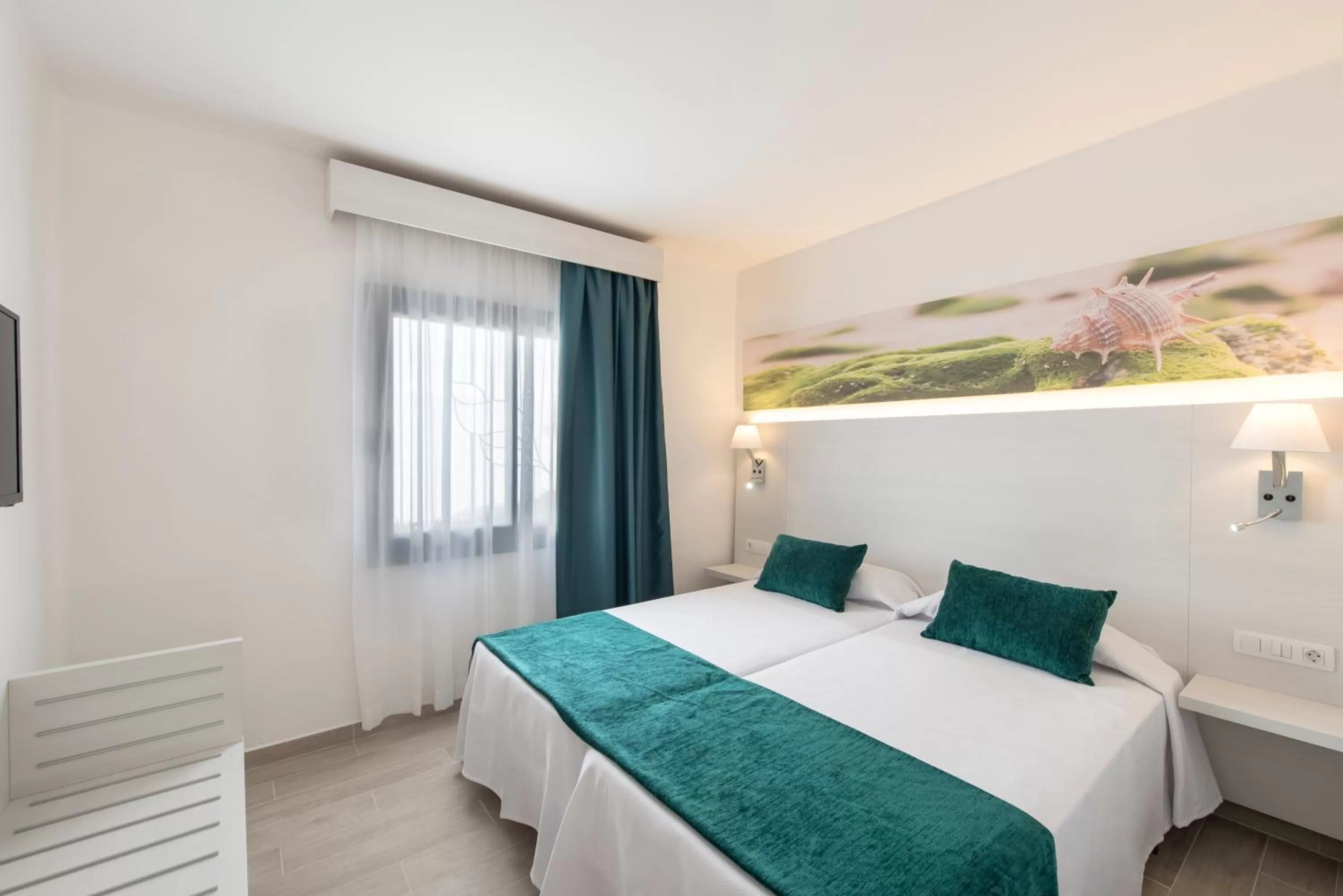 Superior One-Bedroom Apartment (2 Adults) in Hotel THB Flora